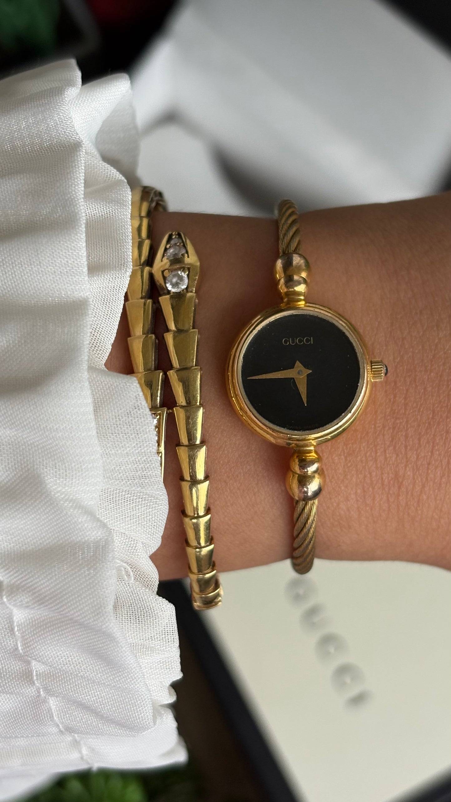 Extremely Rare Vintage 2700L Gucci Bangle Watch in Gold Tone Black Dial with Original Box