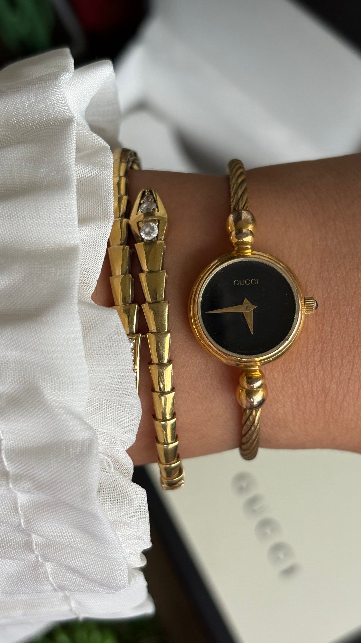 Extremely Rare Vintage 2700L Gucci Bangle Watch in Gold Tone Black Dial with Original Box