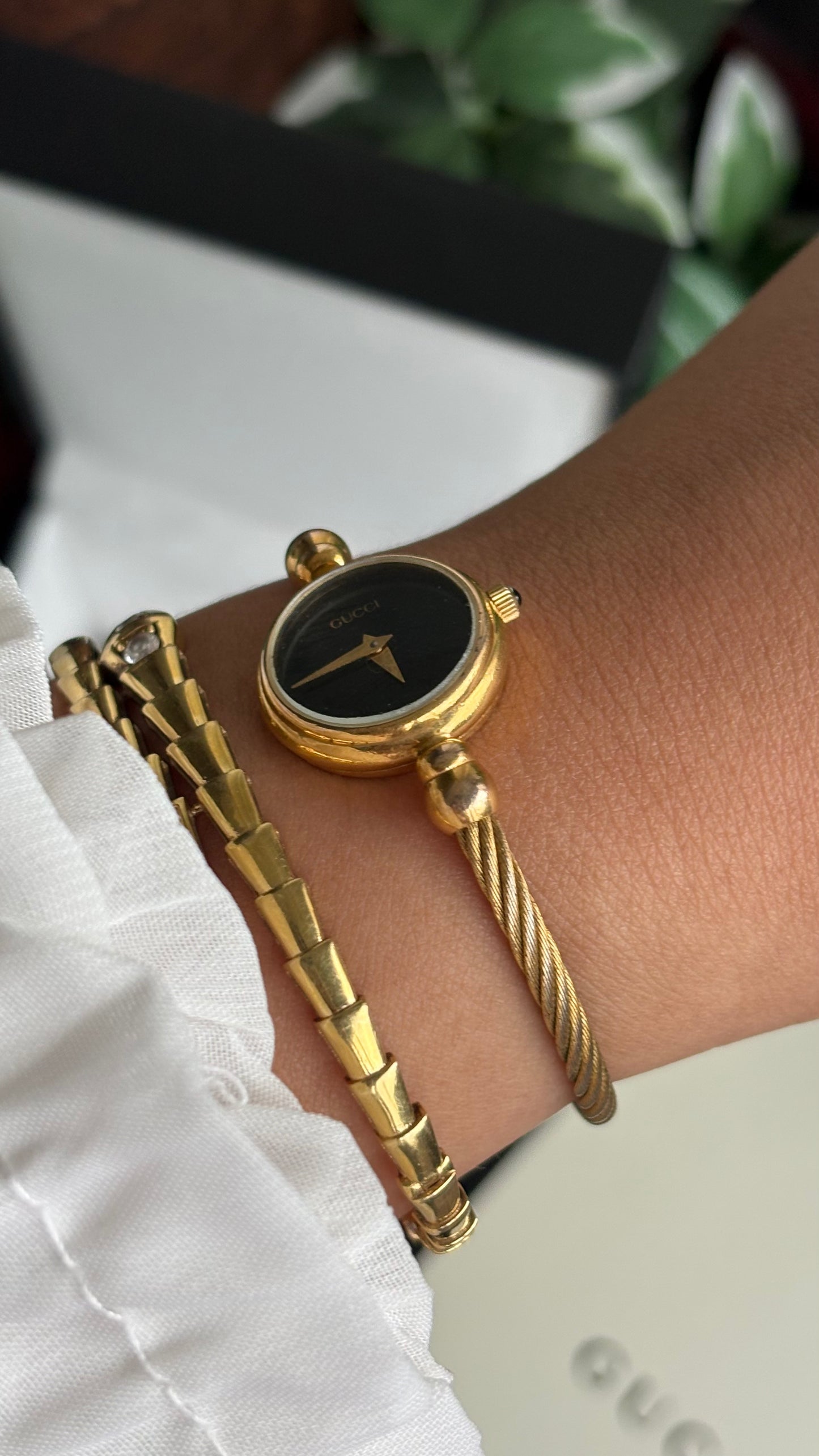 Extremely Rare Vintage 2700L Gucci Bangle Watch in Gold Tone Black Dial with Original Box