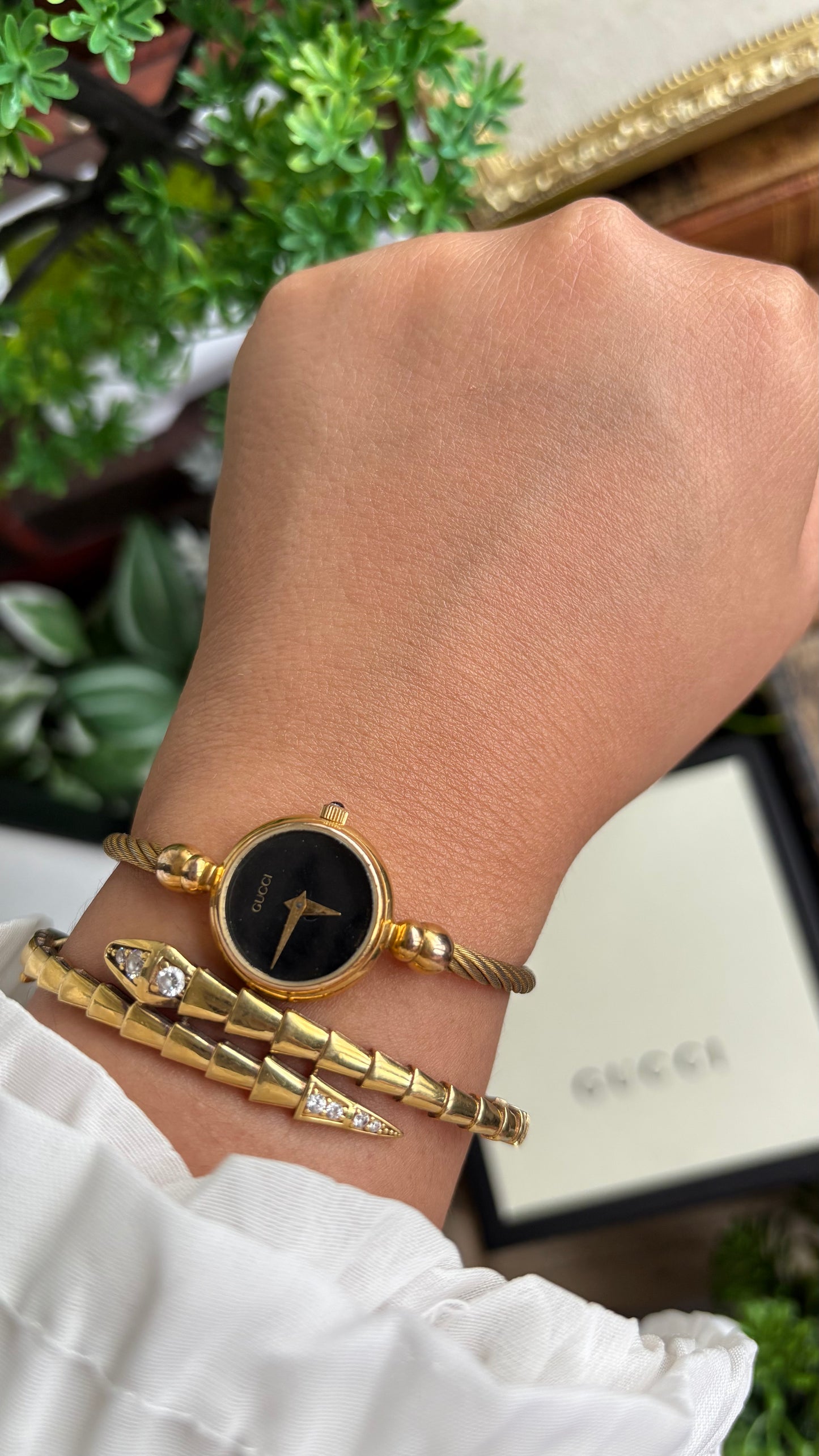 Extremely Rare Vintage 2700L Gucci Bangle Watch in Gold Tone Black Dial with Original Box