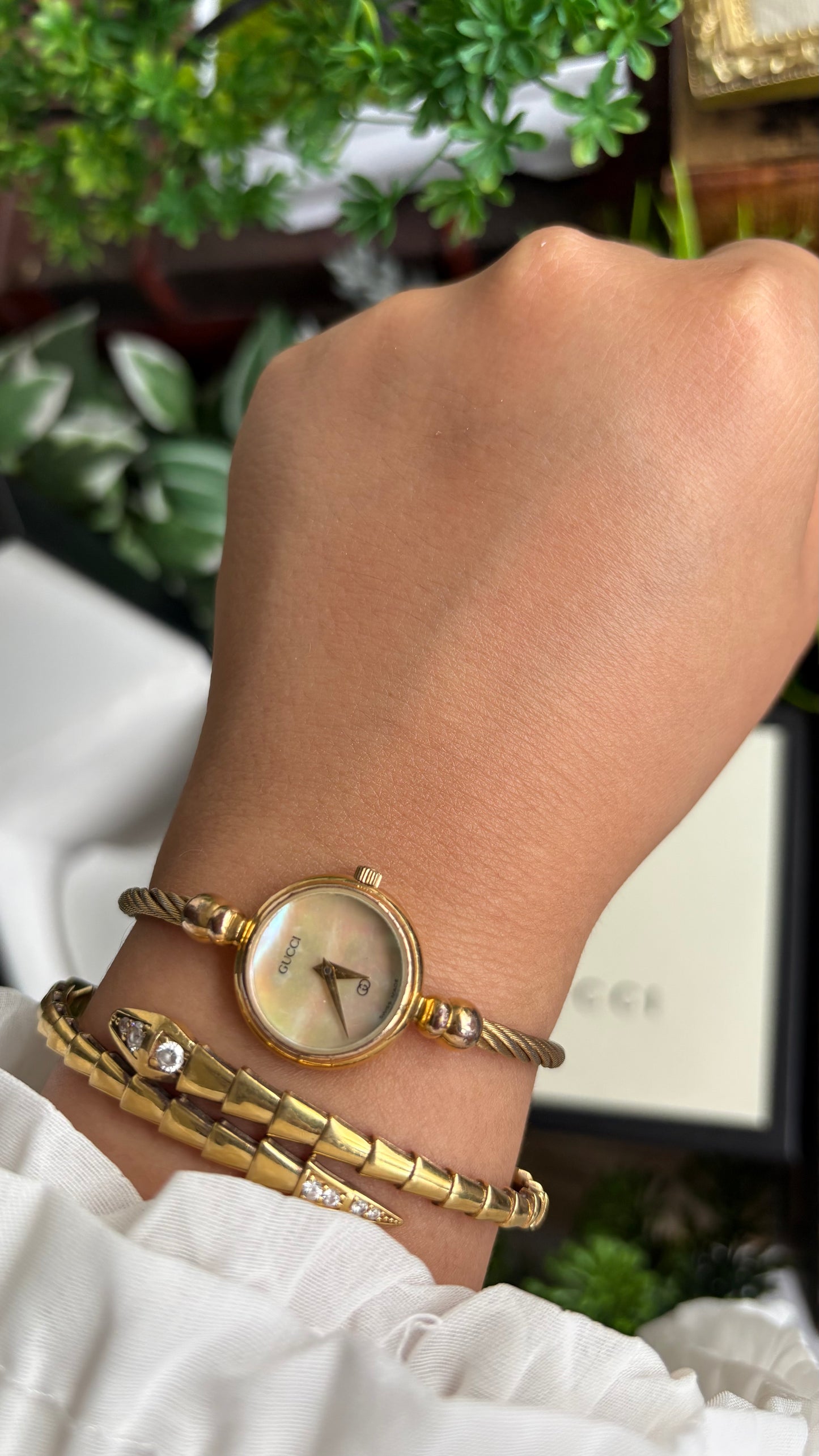 Extremely Rare Vintage 2700L Gucci Bangle Watch in Gold Tone Mother of Pearl Dial with Gucci Box