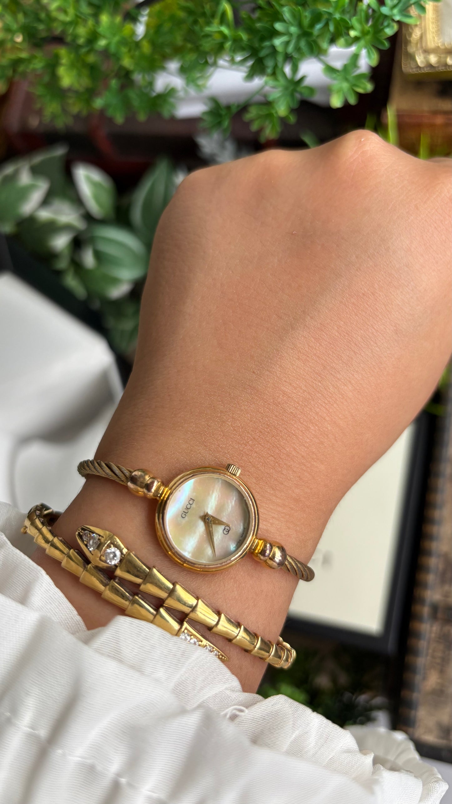 Extremely Rare Vintage 2700L Gucci Bangle Watch in Gold Tone Mother of Pearl Dial with Gucci Box