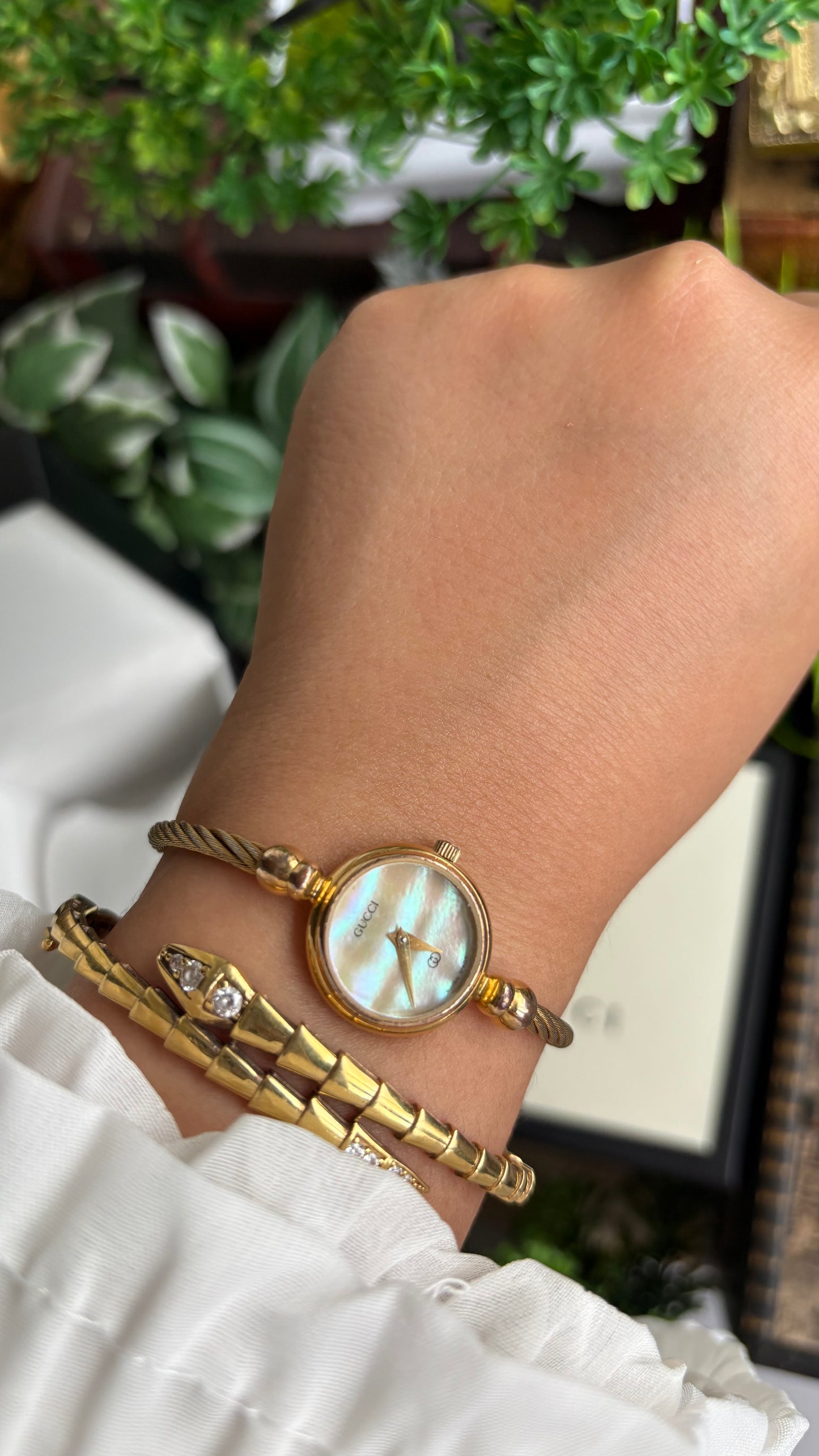 Extremely Rare Vintage 2700L Gucci Bangle Watch in Gold Tone Mother of Pearl Dial with Gucci Box