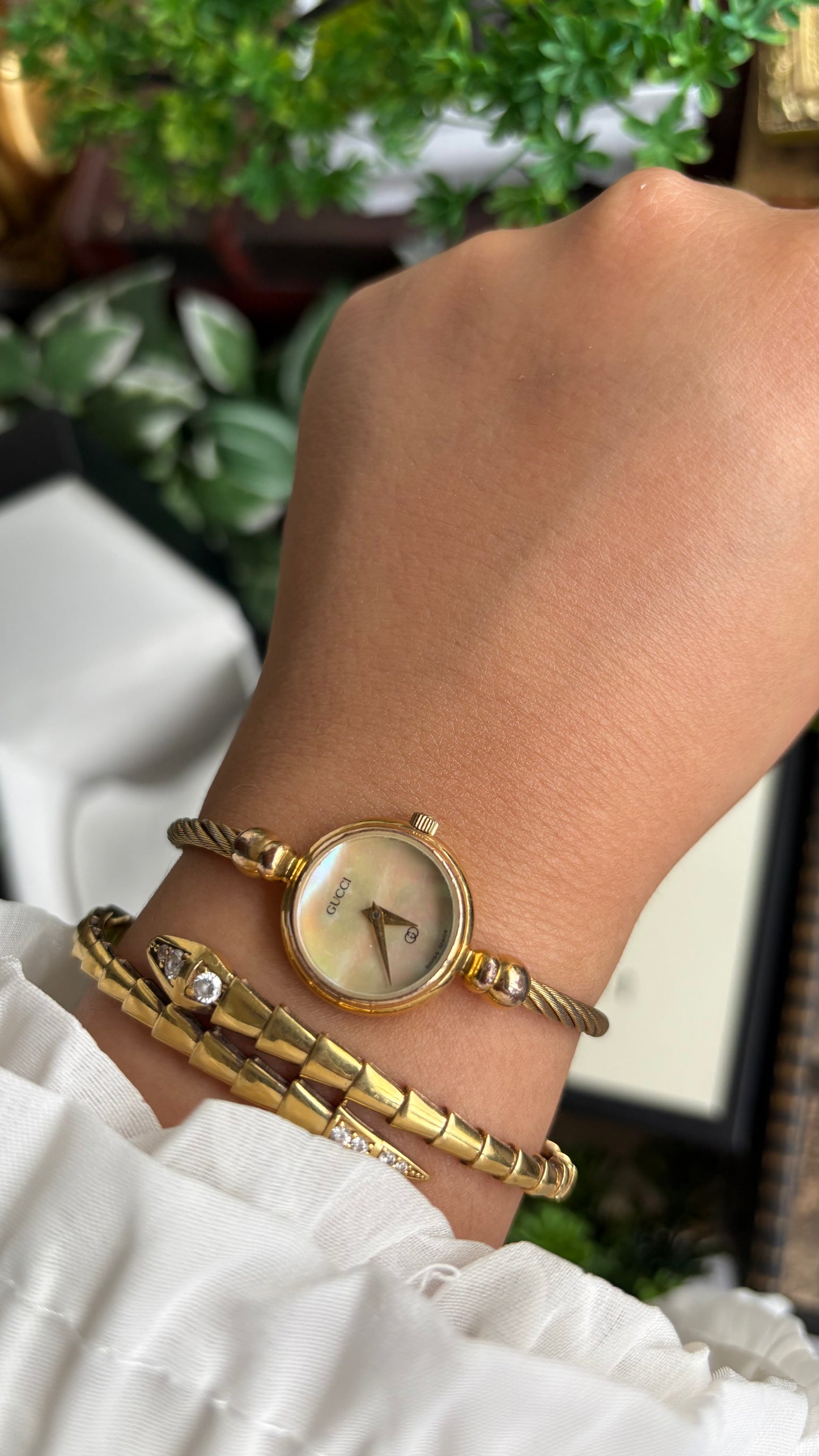 Extremely Rare Vintage 2700L Gucci Bangle Watch in Gold Tone Mother of Pearl Dial with Gucci Box