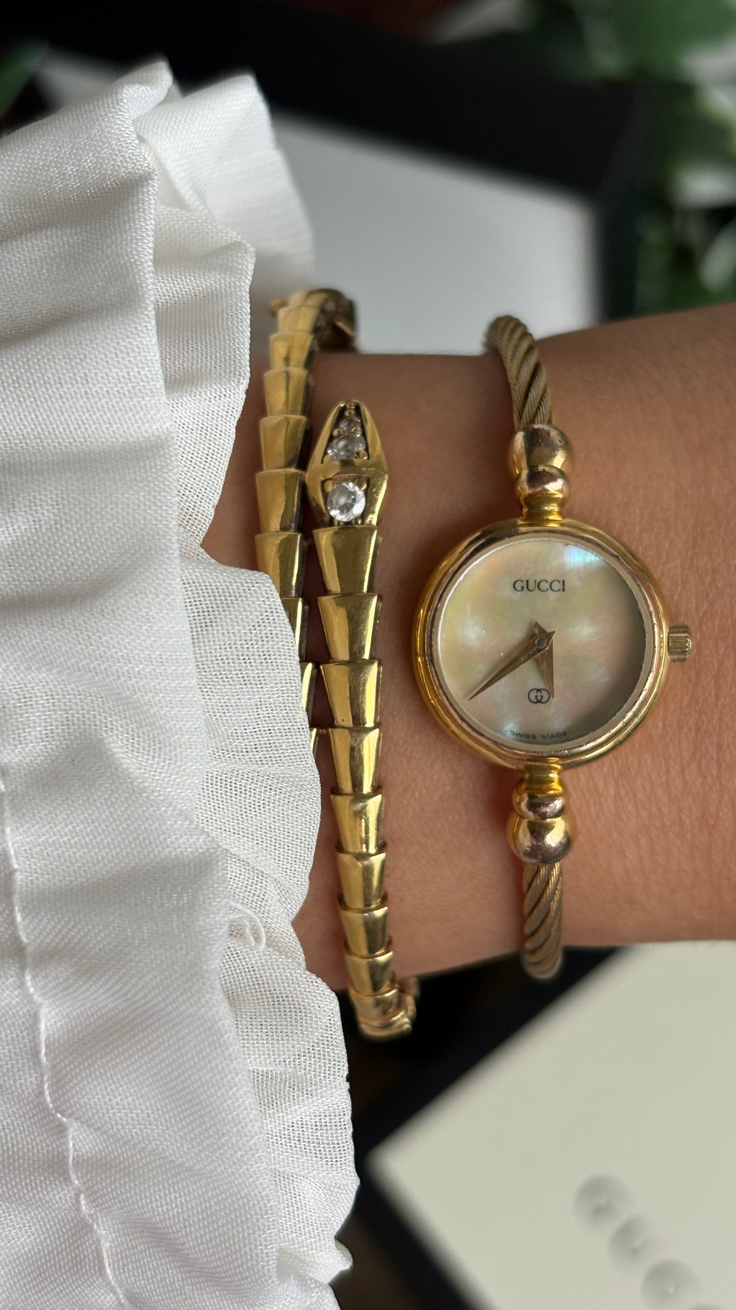 Extremely Rare Vintage 2700L Gucci Bangle Watch in Gold Tone Mother of Pearl Dial with Gucci Box