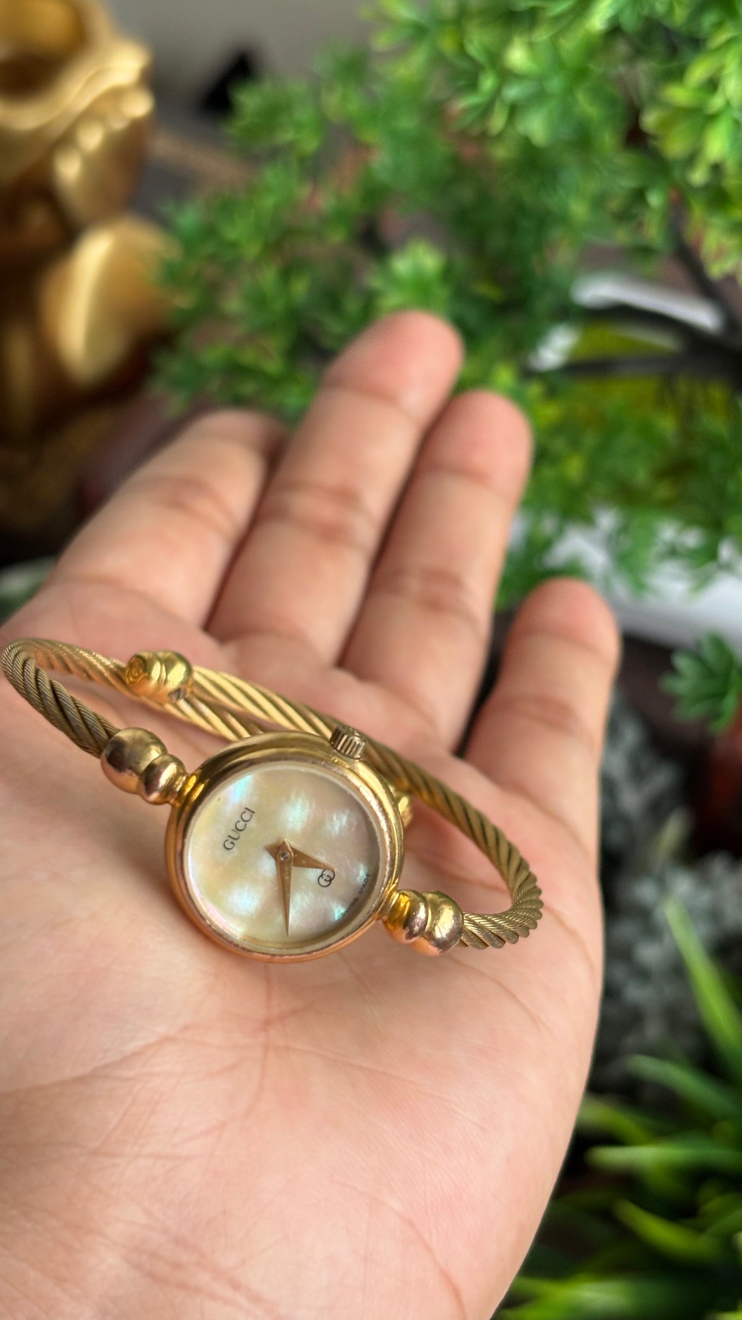 Extremely Rare Vintage 2700L Gucci Bangle Watch in Gold Tone Mother of Pearl Dial with Gucci Box