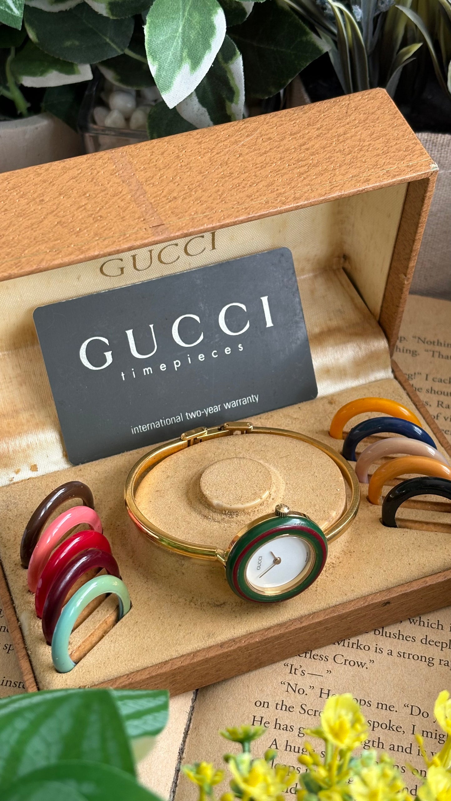 Vintage Gucci 1100L Interchangeable Bezel Set Bangle Watch in Gold Tone
