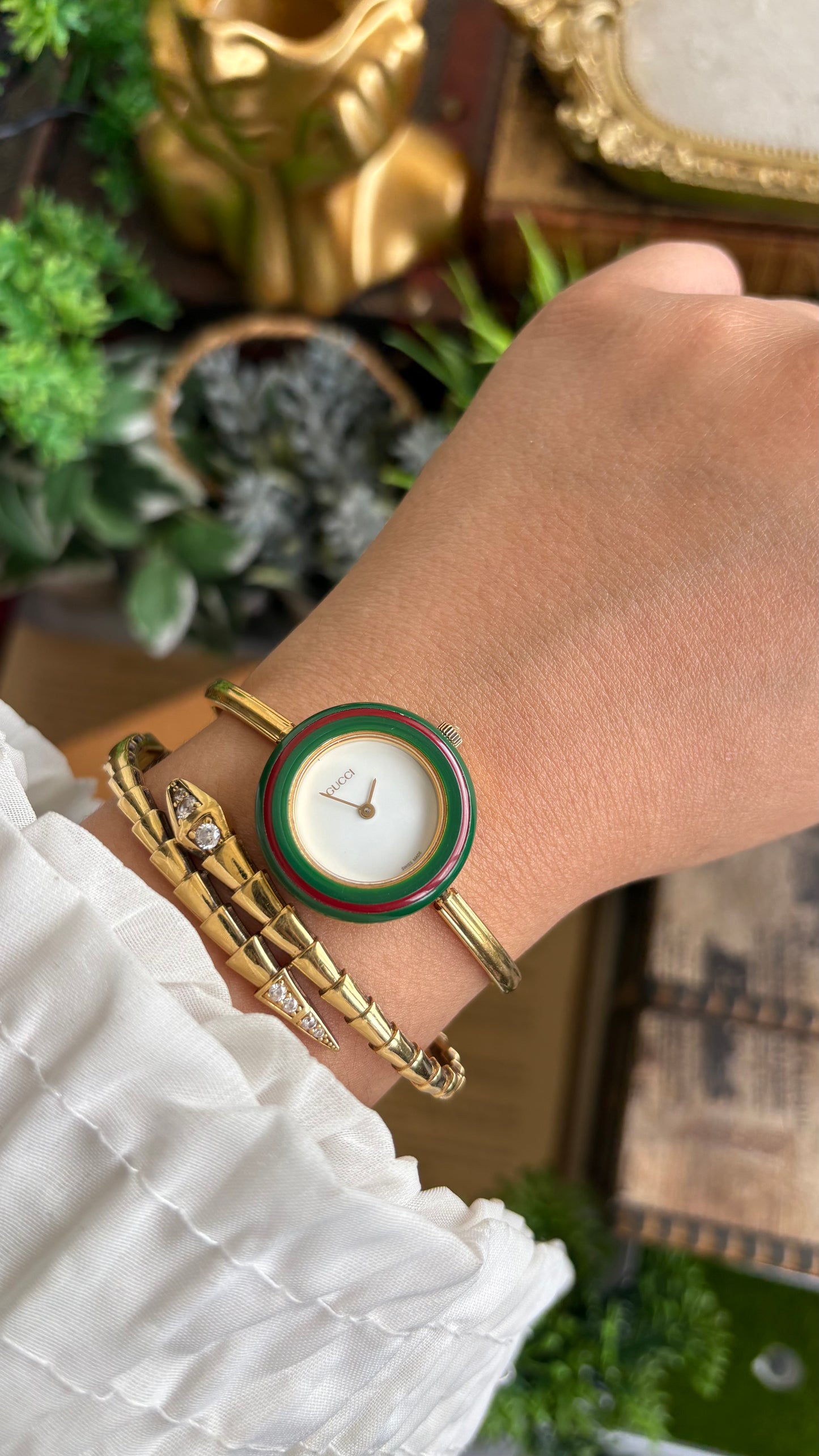 Vintage Gucci 1100L Interchangeable Bezel Set Bangle Watch in Gold Tone