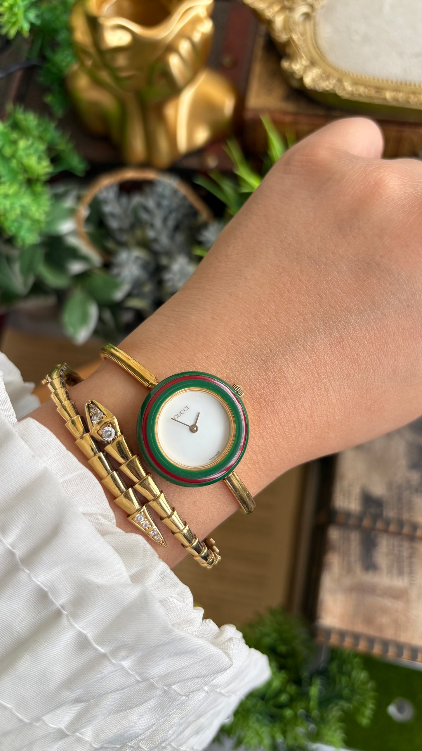 Vintage Gucci 1100L Interchangeable Bezel Set Bangle Watch in Gold Tone