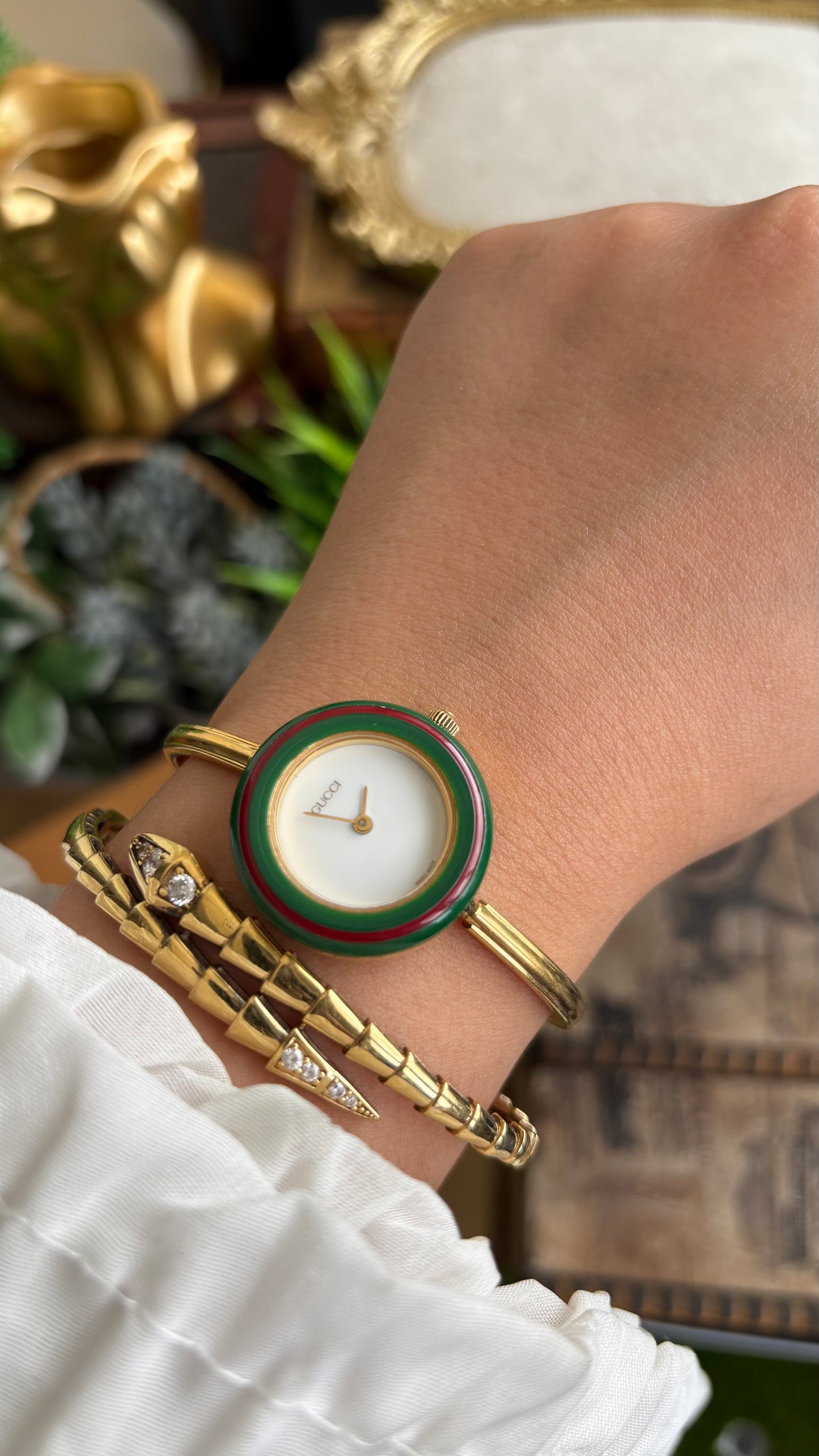 Vintage Gucci 1100L Interchangeable Bezel Set Bangle Watch in Gold Tone
