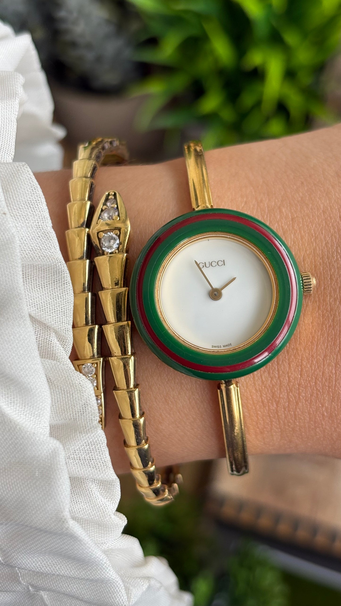 Vintage Gucci 1100L Interchangeable Bezel Set Bangle Watch in Gold Tone