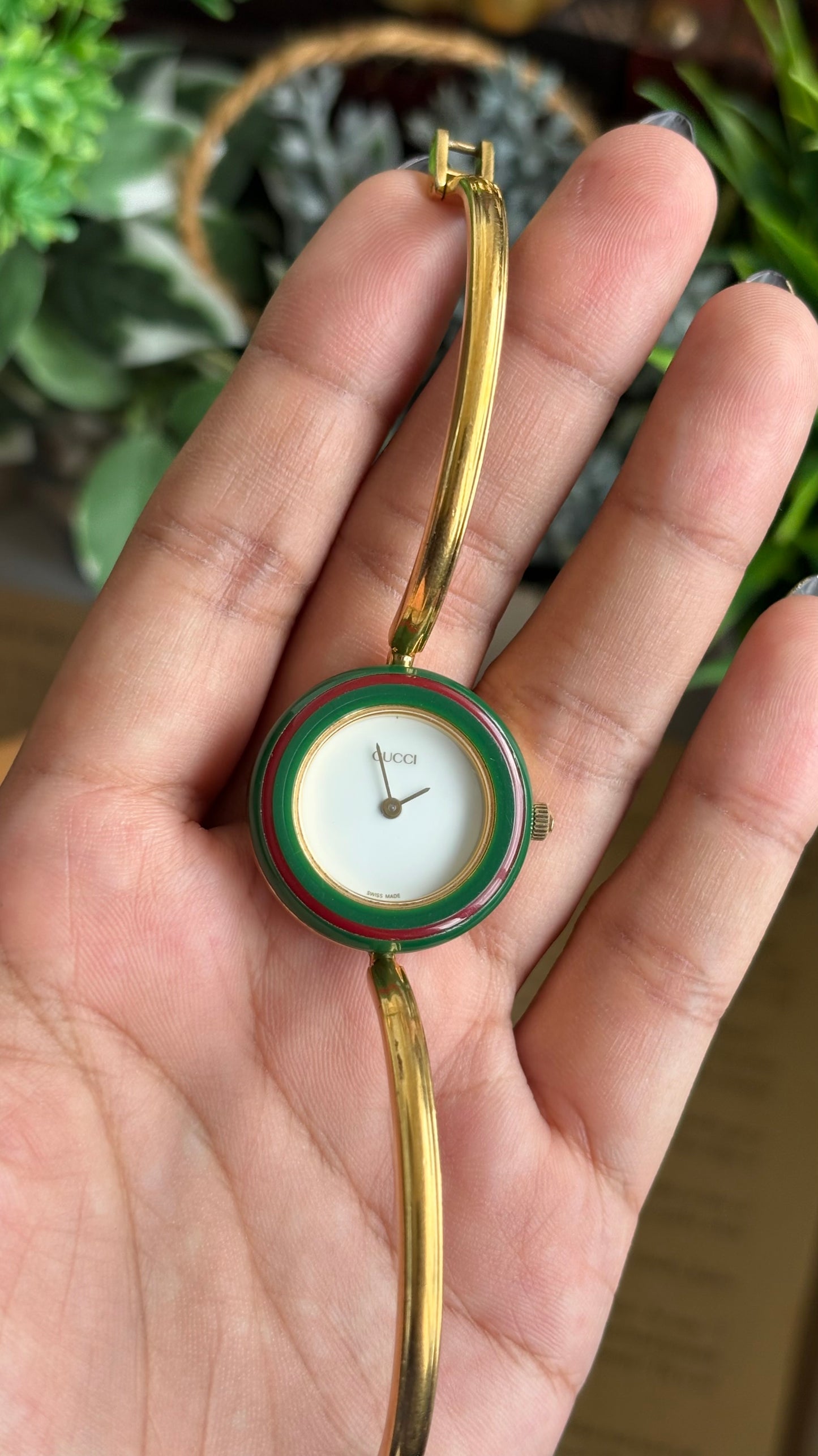 Vintage Gucci 1100L Interchangeable Bezel Set Bangle Watch in Gold Tone