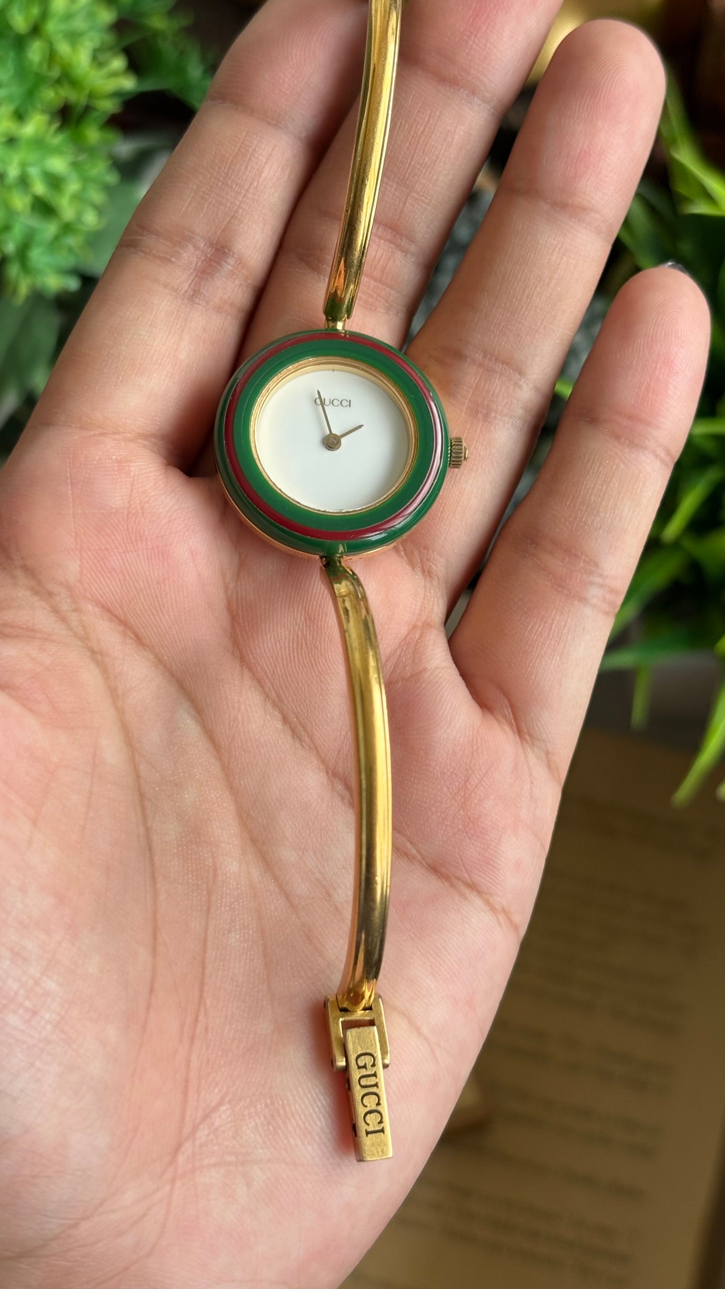 Vintage Gucci 1100L Interchangeable Bezel Set Bangle Watch in Gold Tone