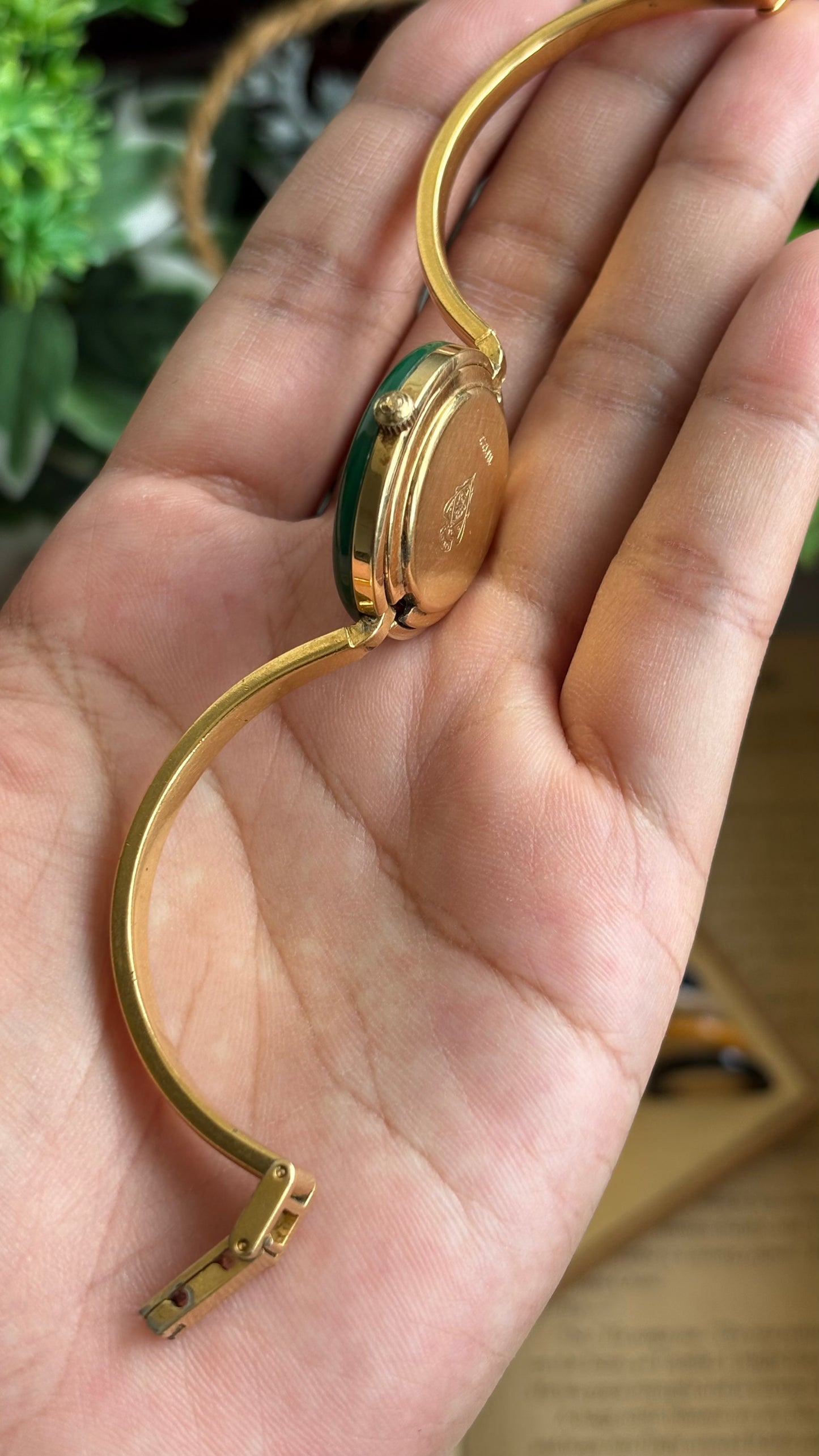 Vintage Gucci 1100L Interchangeable Bezel Set Bangle Watch in Gold Tone