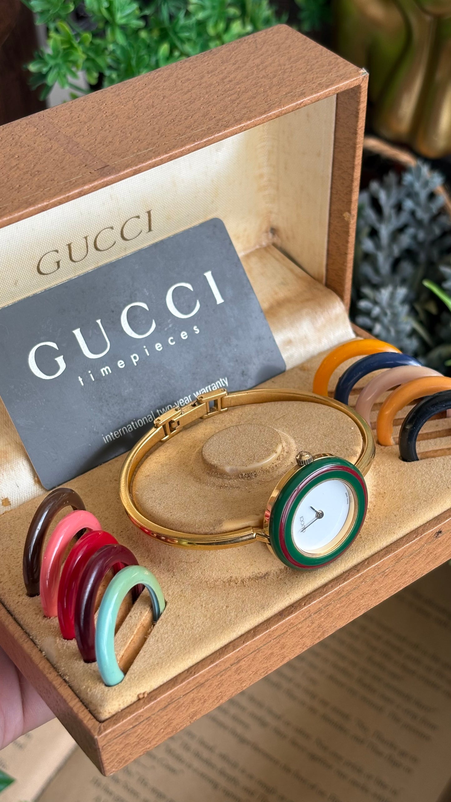 Vintage Gucci 1100L Interchangeable Bezel Set Bangle Watch in Gold Tone