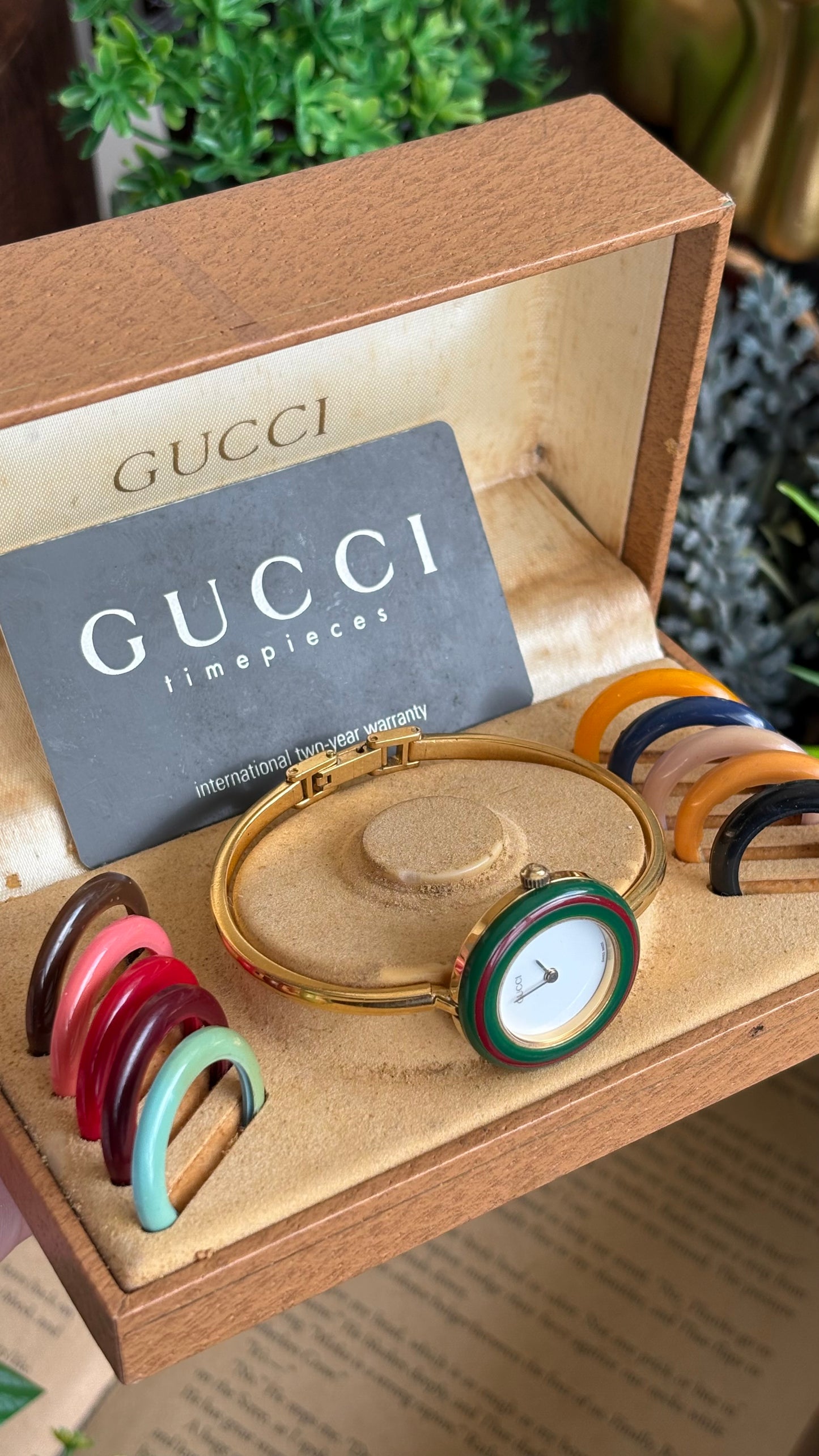 Vintage Gucci 1100L Interchangeable Bezel Set Bangle Watch in Gold Tone