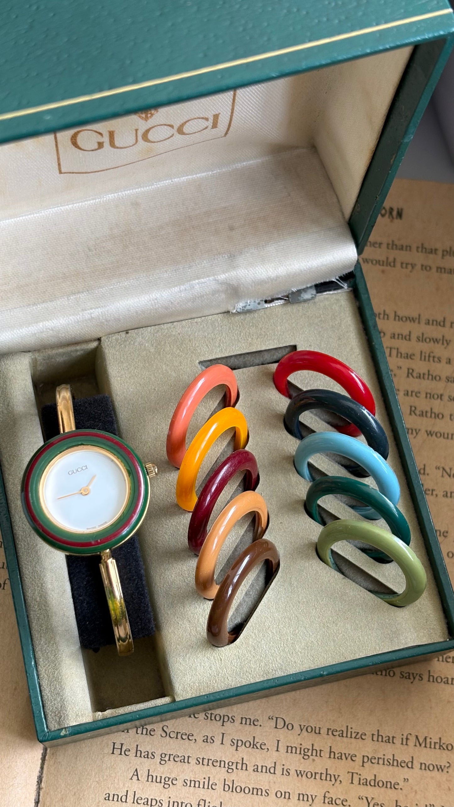 Vintage Gucci 1100L Interchangeable Bezel Set Bangle Watch in Gold Tone