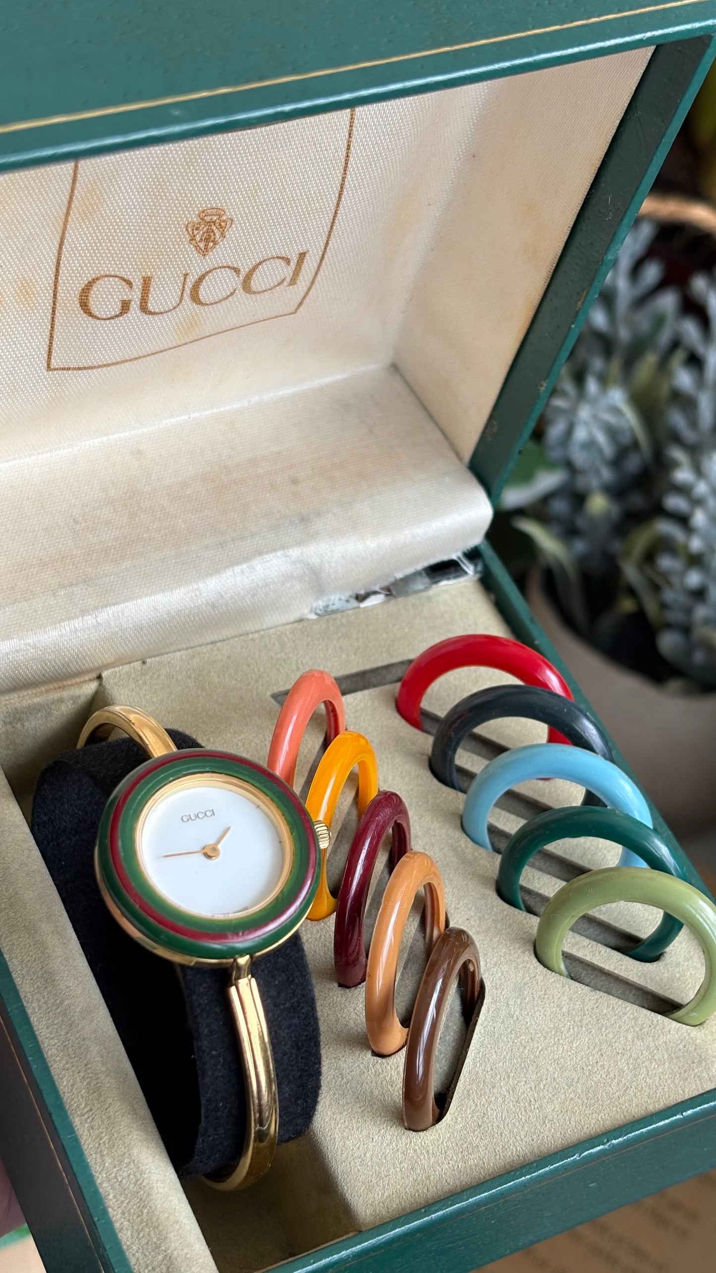 Vintage Gucci 1100L Interchangeable Bezel Set Bangle Watch in Gold Tone