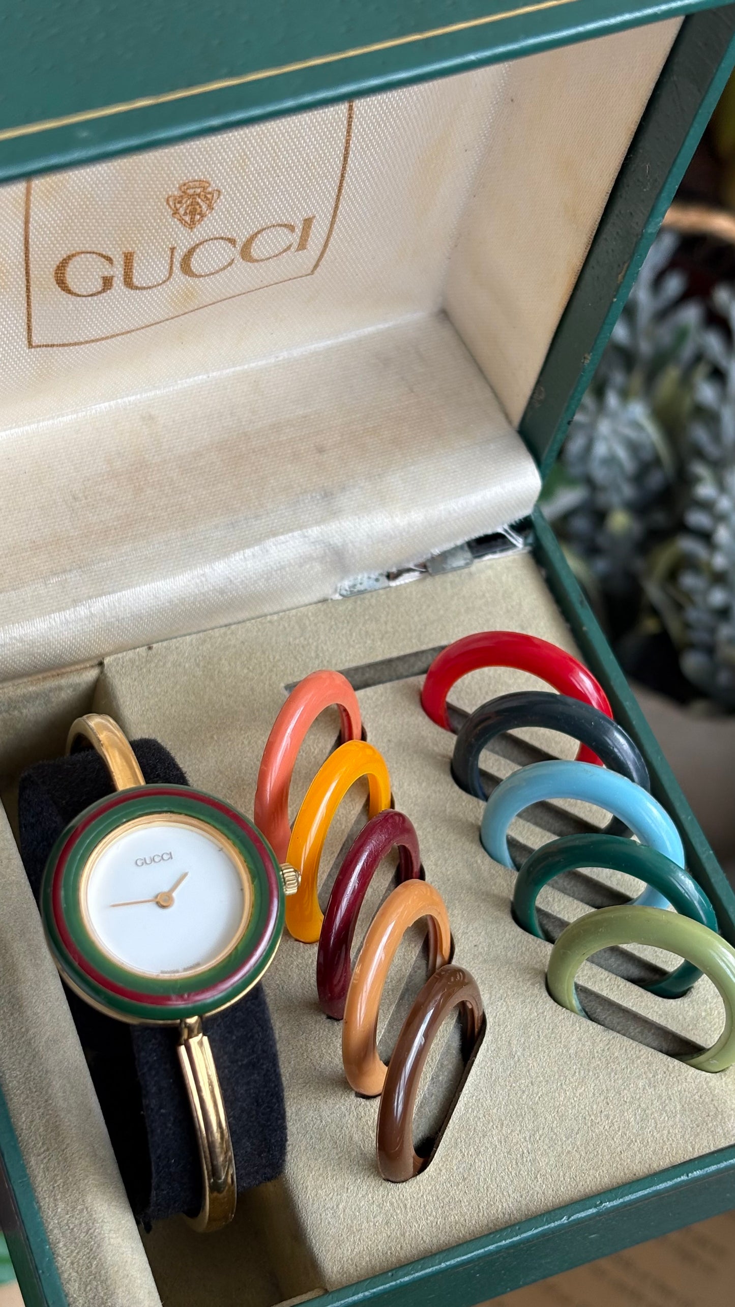 Vintage Gucci 1100L Interchangeable Bezel Set Bangle Watch in Gold Tone