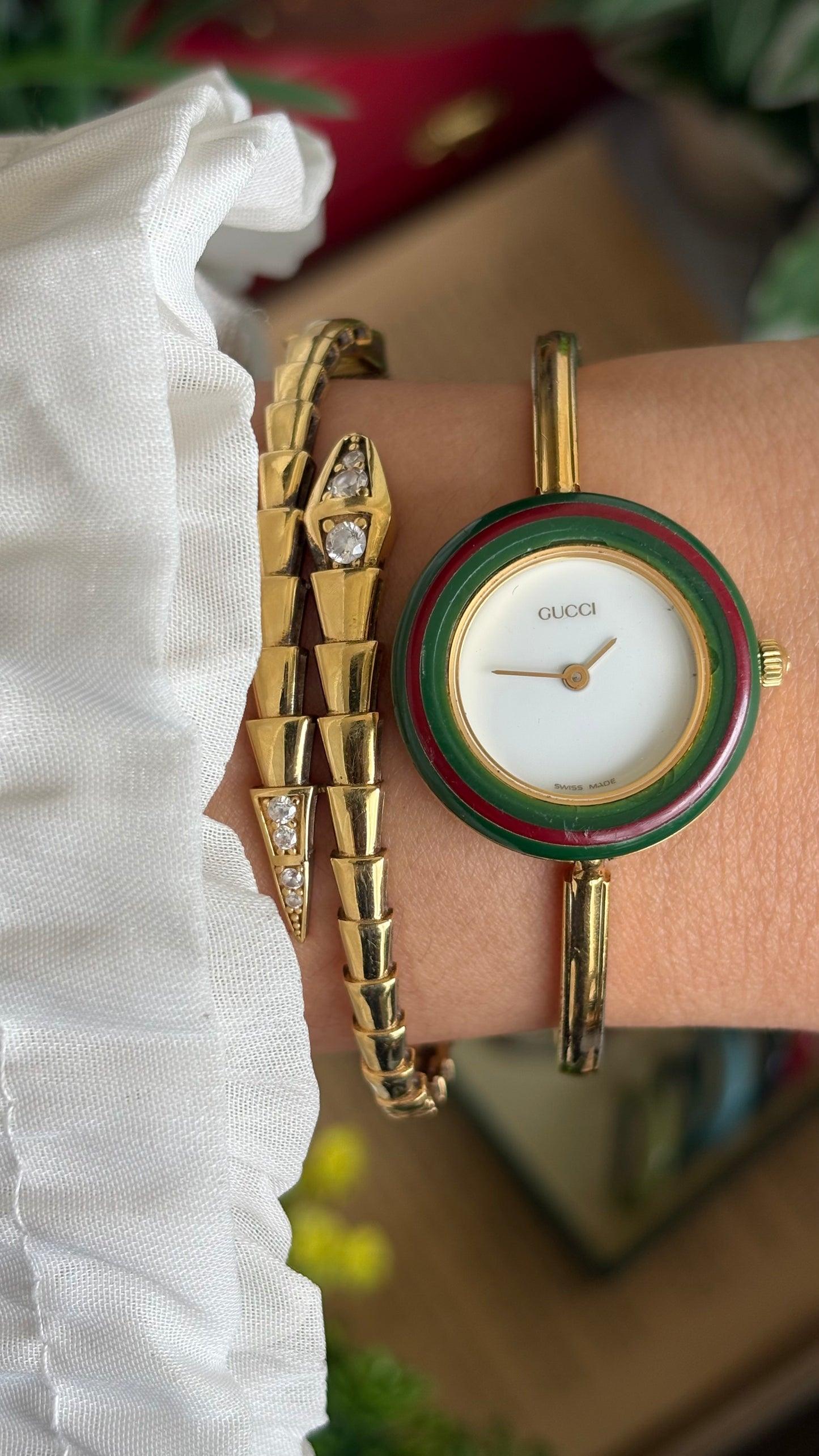 Vintage Gucci 1100L Interchangeable Bezel Set Bangle Watch in Gold Tone