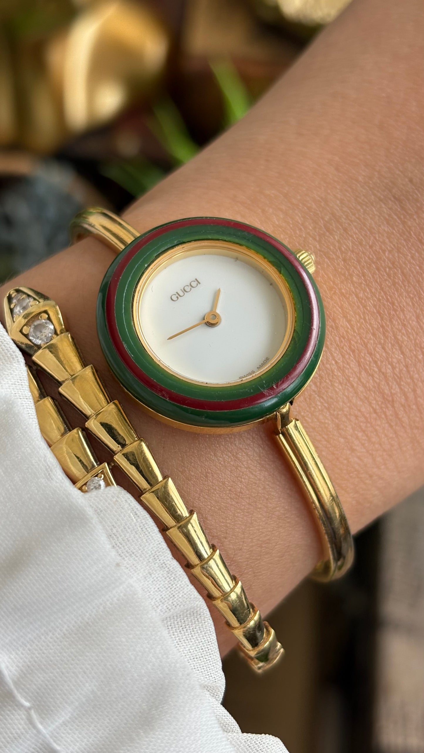 Vintage Gucci 1100L Interchangeable Bezel Set Bangle Watch in Gold Tone