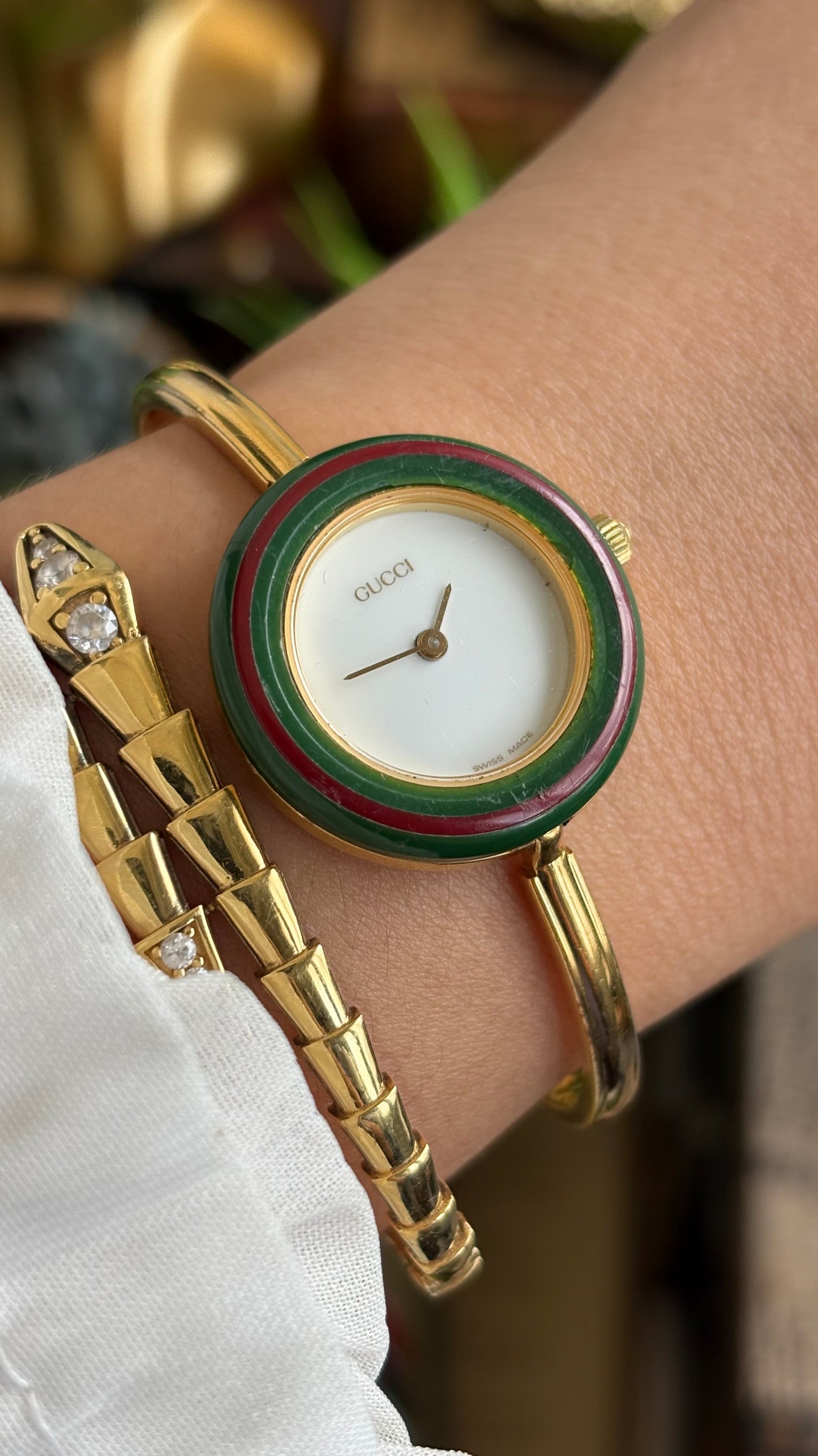 Vintage Gucci 1100L Interchangeable Bezel Set Bangle Watch in Gold Tone