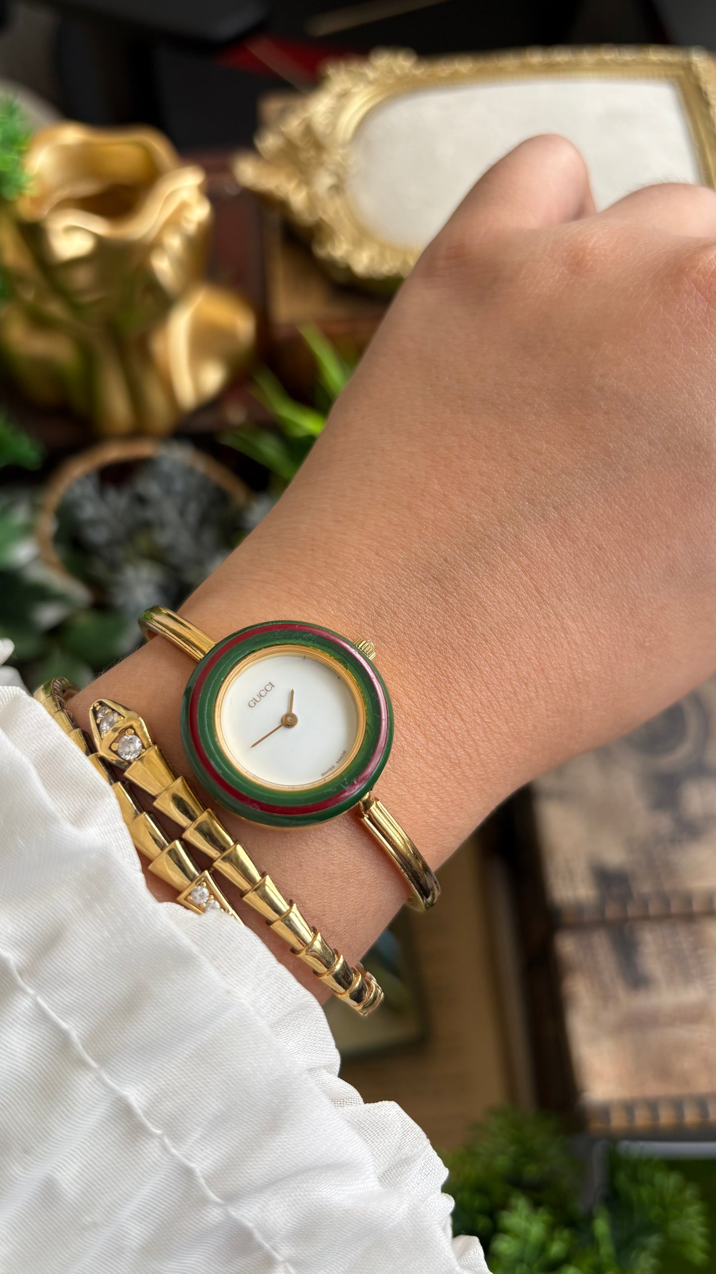 Vintage Gucci 1100L Interchangeable Bezel Set Bangle Watch in Gold Tone