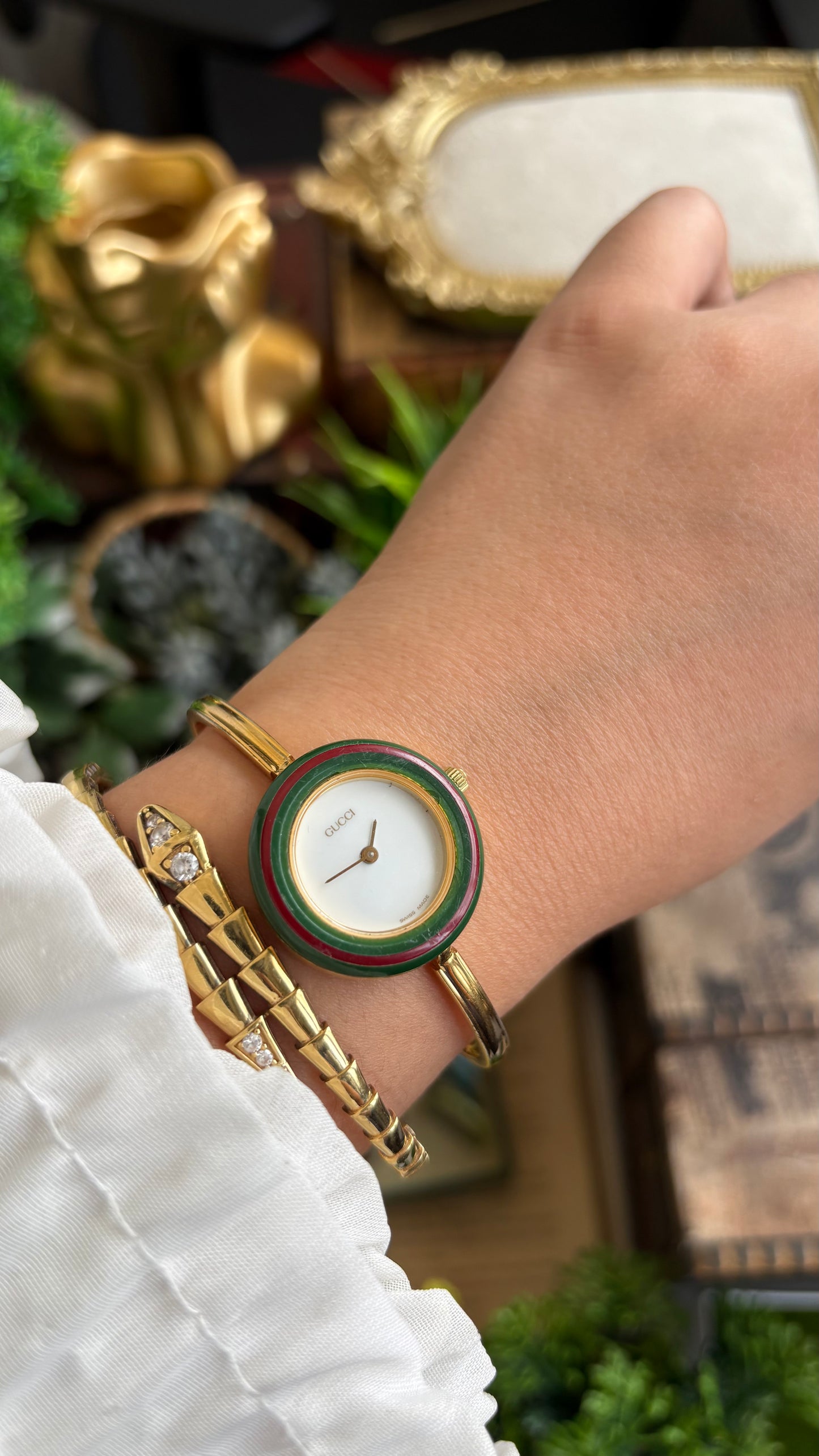 Vintage Gucci 1100L Interchangeable Bezel Set Bangle Watch in Gold Tone
