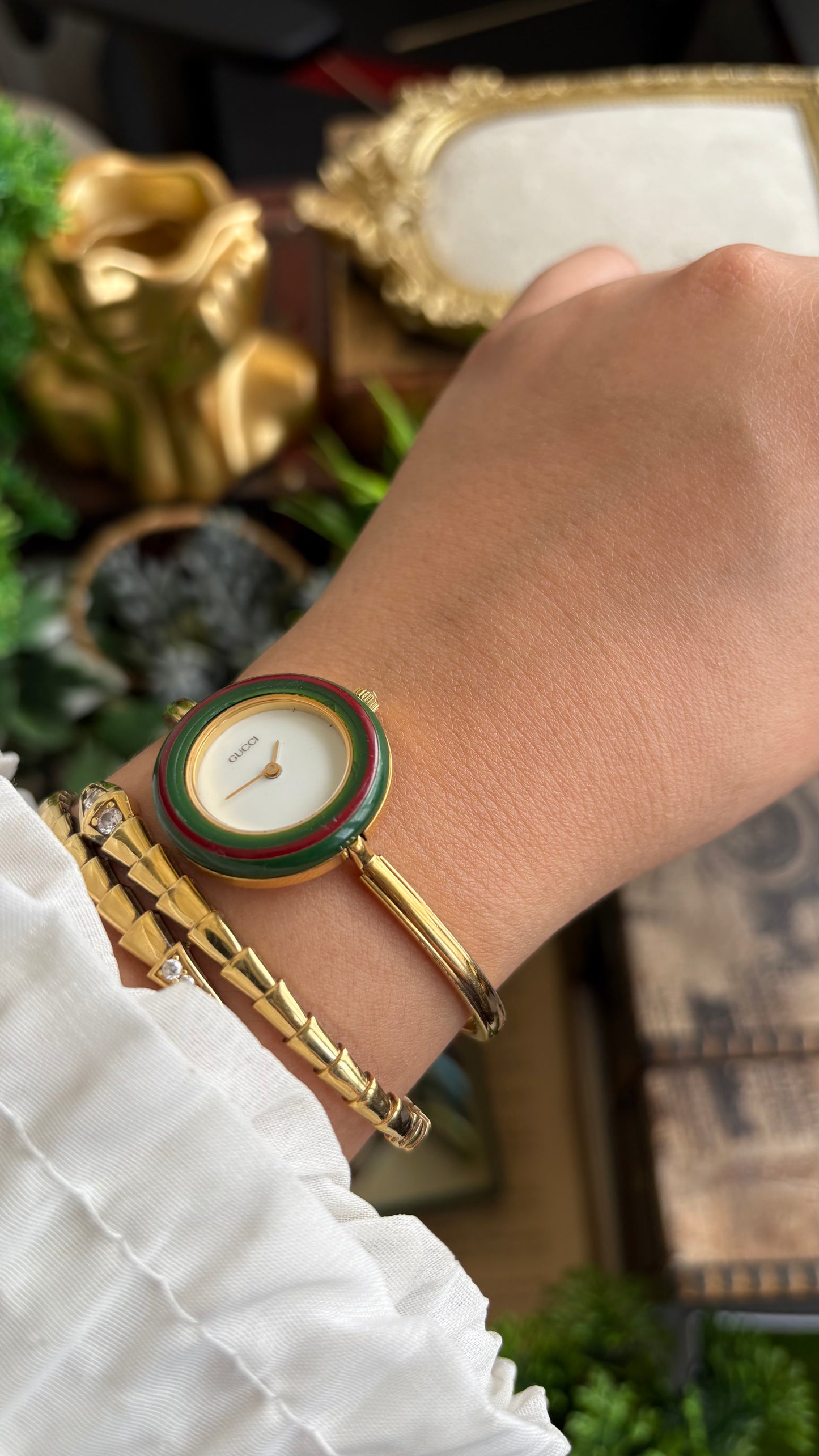 Vintage Gucci 1100L Interchangeable Bezel Set Bangle Watch in Gold Tone