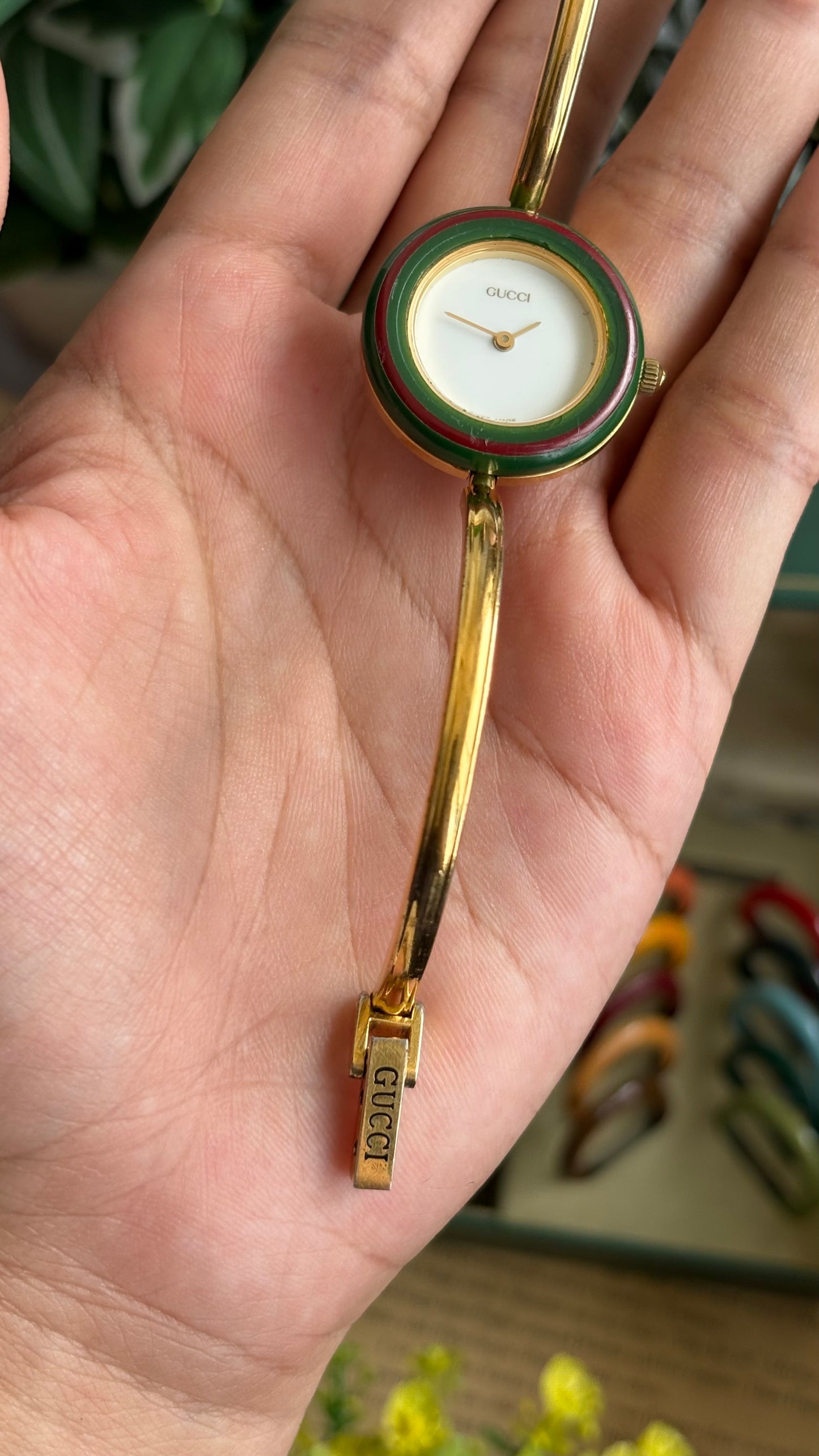 Vintage Gucci 1100L Interchangeable Bezel Set Bangle Watch in Gold Tone