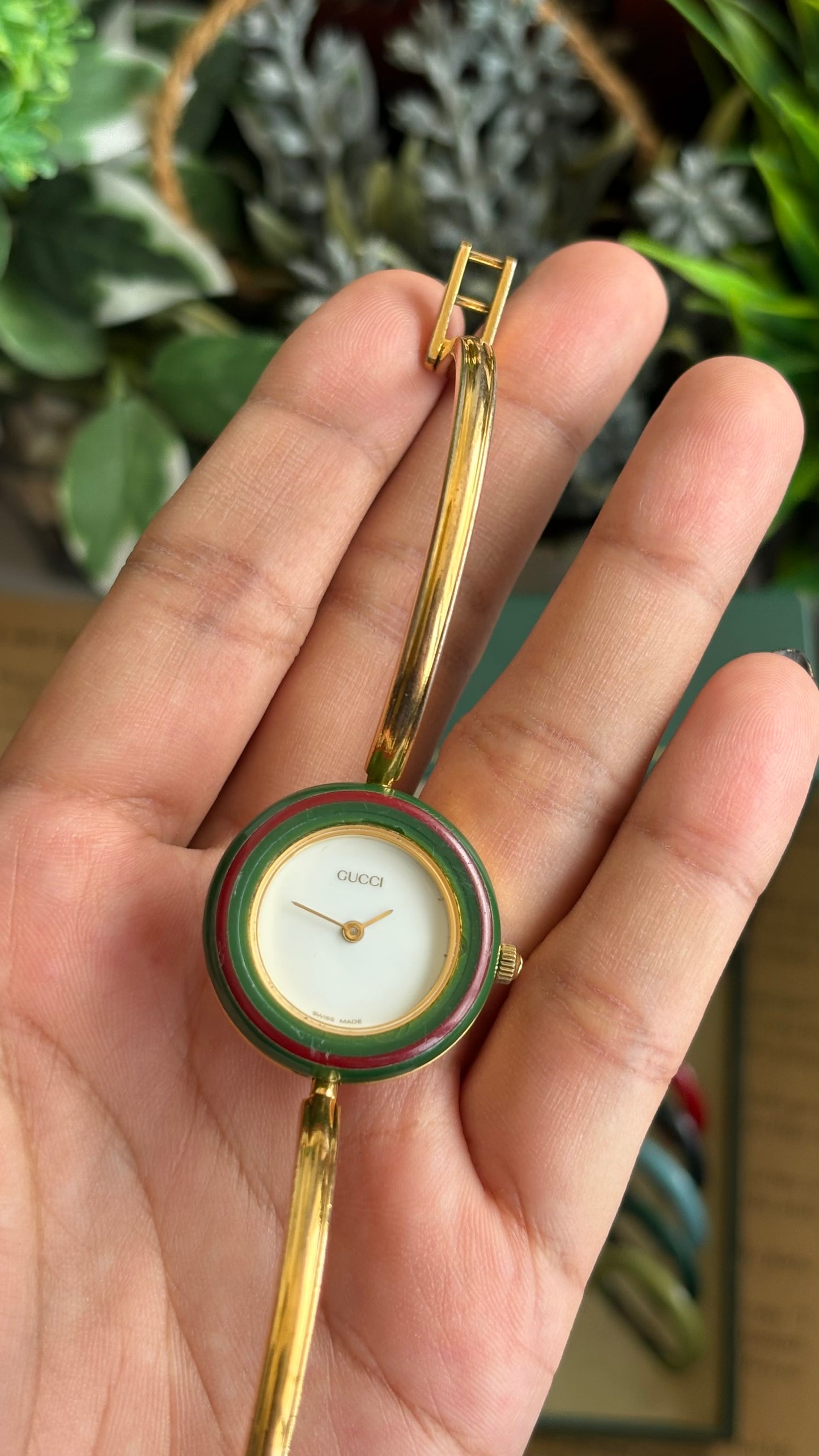 Vintage Gucci 1100L Interchangeable Bezel Set Bangle Watch in Gold Tone