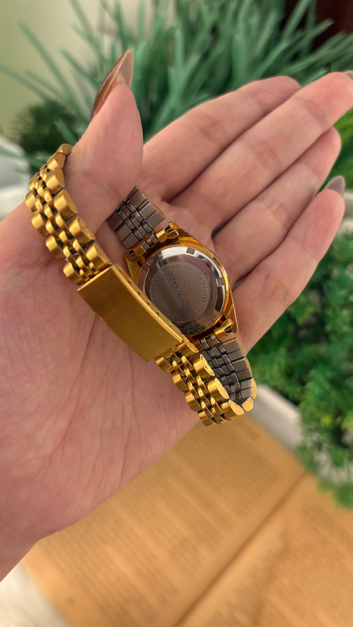 Rare Vintage Successo Royalstone Watch in Gold Tone Quartz