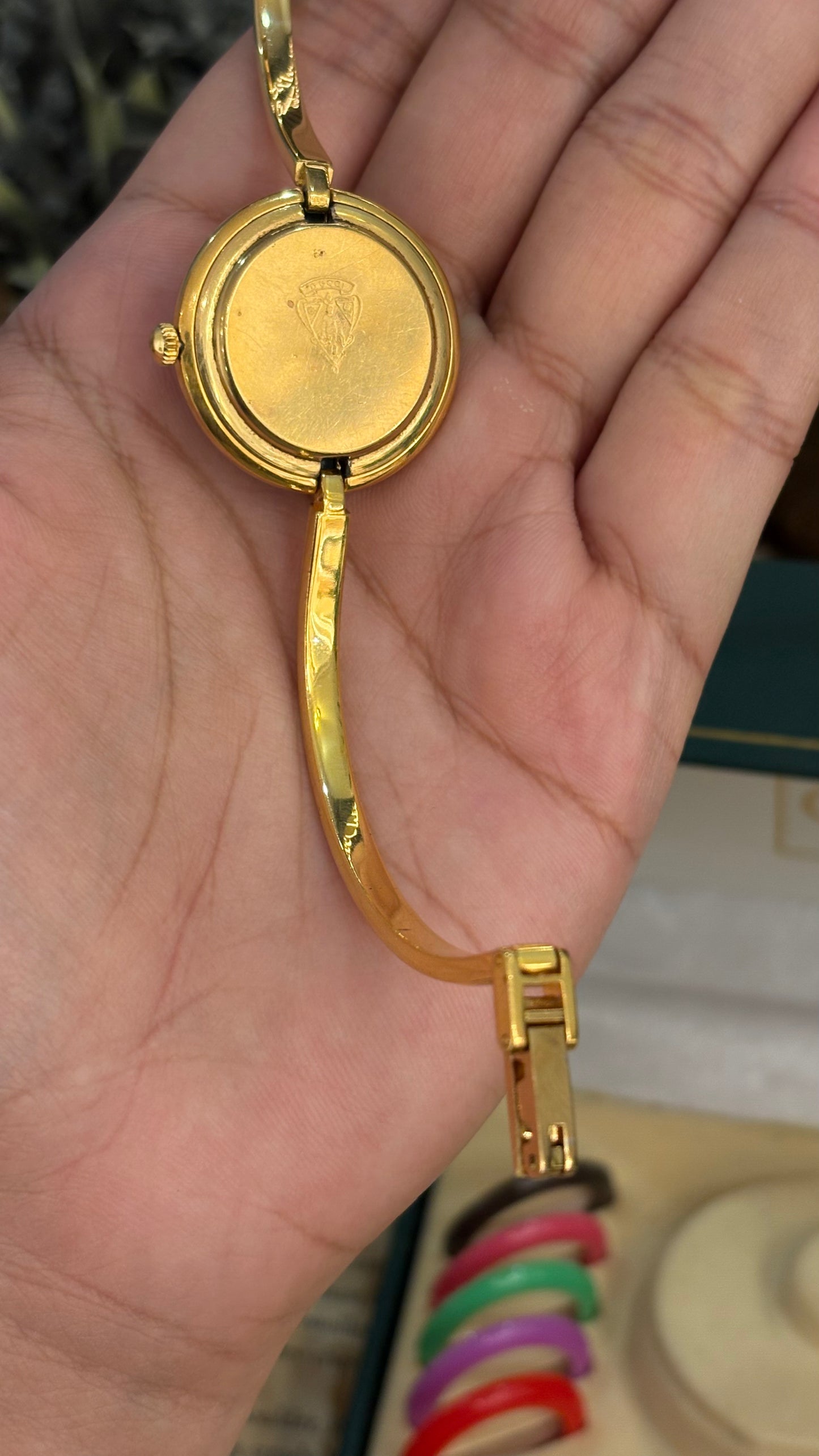 Extremely Rare Gucci Interchangeable Bezel Bangle Watch Set in Gold Tone Quartz Swiss