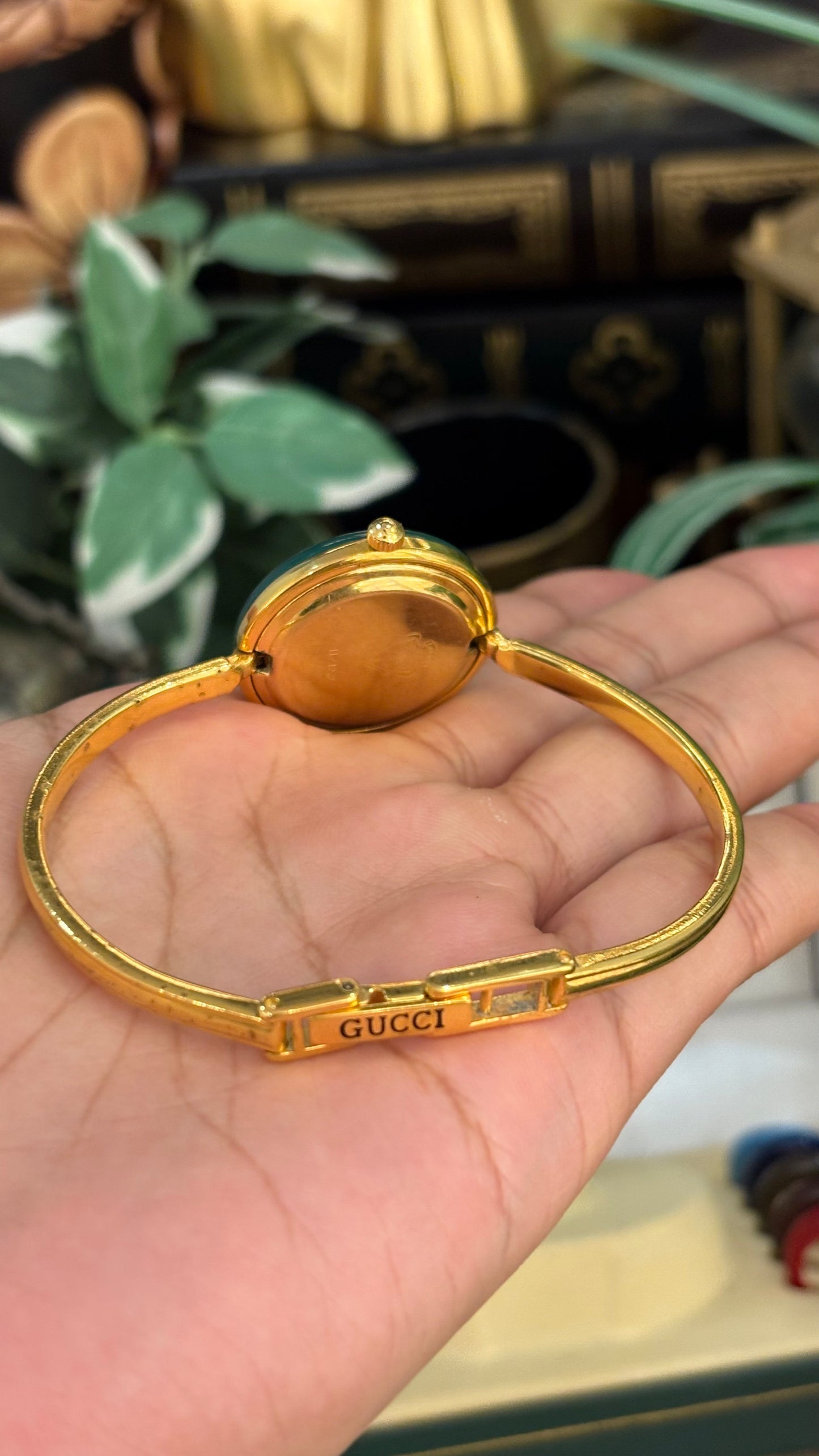 Extremely Rare Gucci Interchangeable Bezel Bangle Watch Set in Gold Tone Quartz Swiss