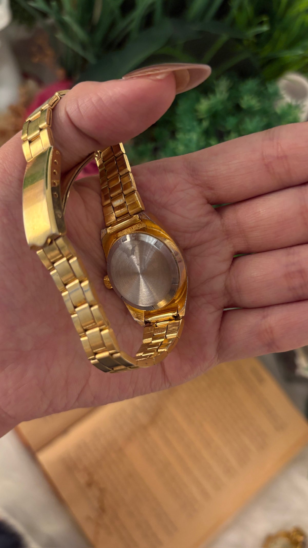 Vintage Ligun De Luxe Swiss Watch in Gold Tone Quartz