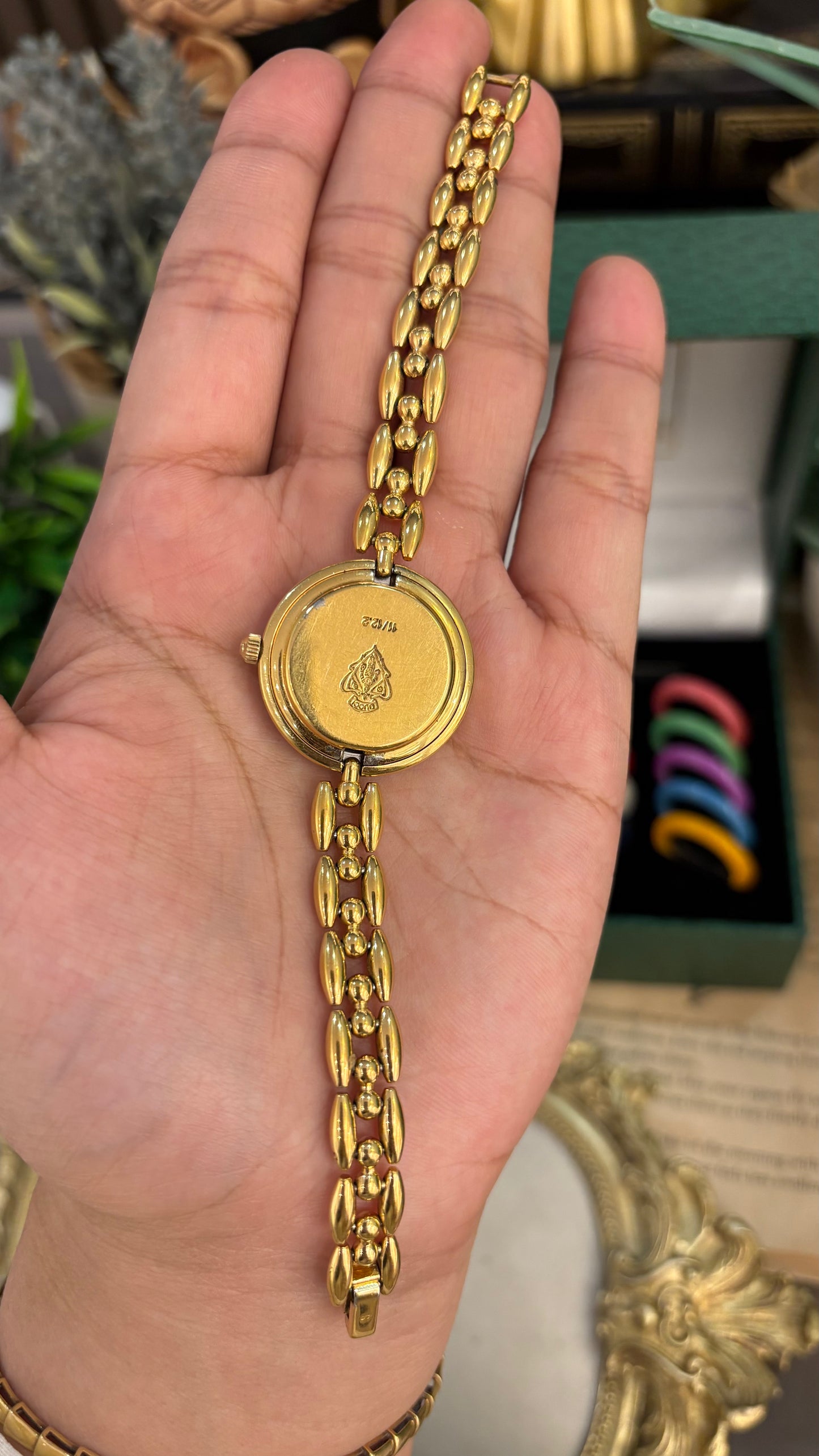 Extremely Rare Gucci Interchangeable Bezel Rice Link Watch with Metal Bezel Set in Gold Tone Quartz Swiss