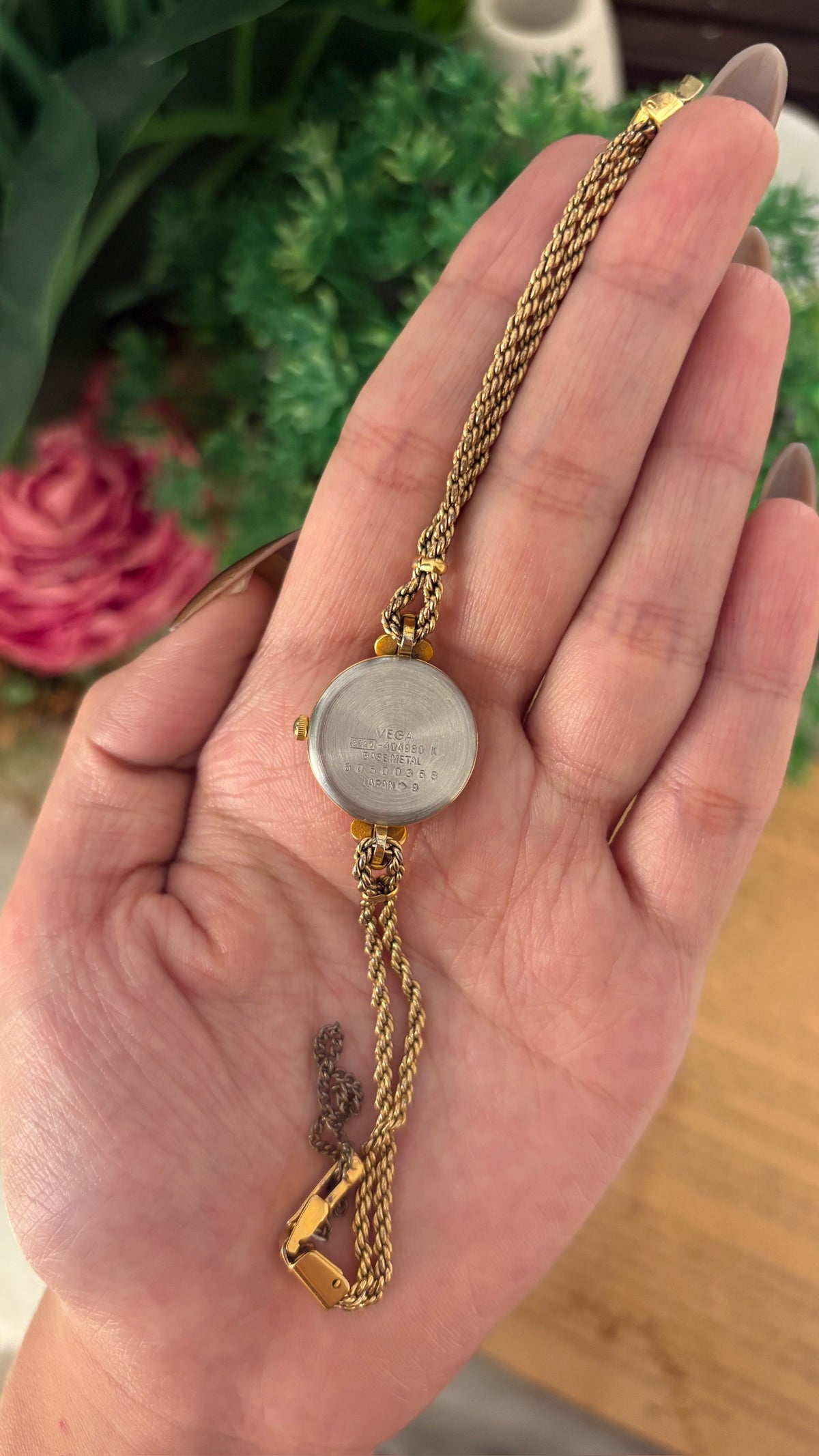 Rare Vintage Vega Citizen Rhinestone Accent Rope Bracelet Watch in Gold Tone Quartz