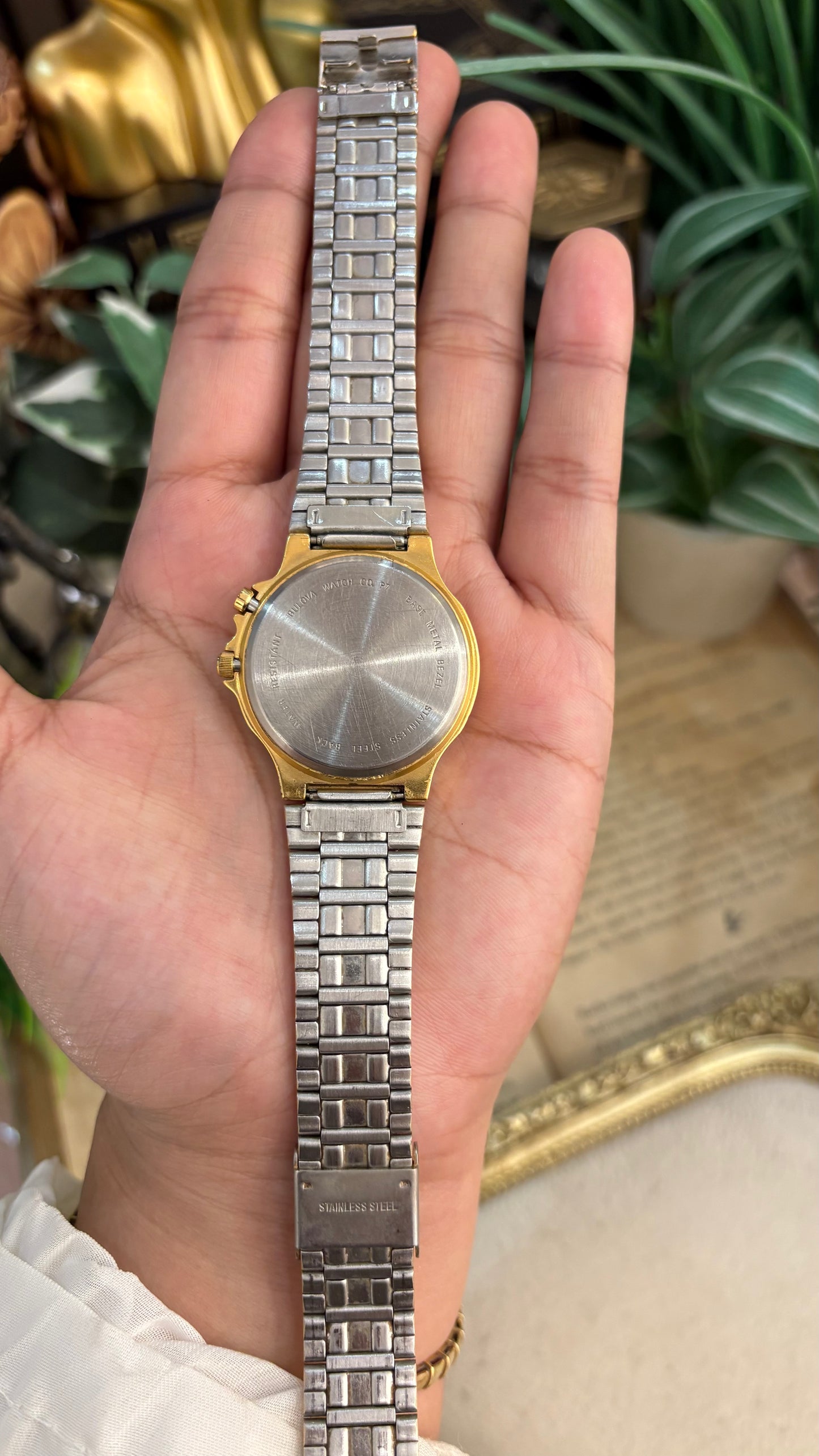 Rare Vintage Caravelle by Bulova Swiss Mens Classic Watch in Gold Tone Quartz