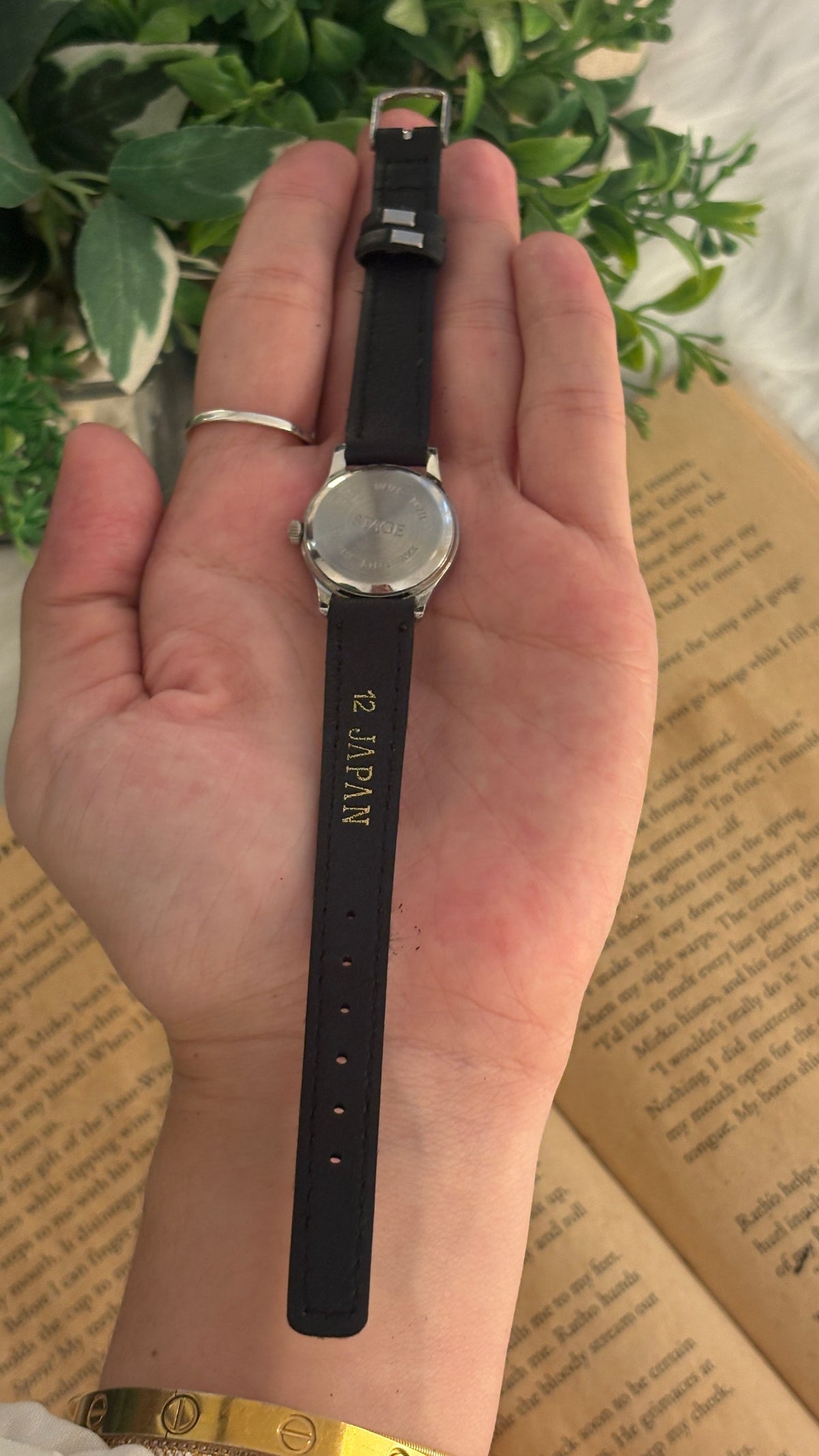 Vintage Stage Classic Watch in Silver Tone Black Leather Quartz