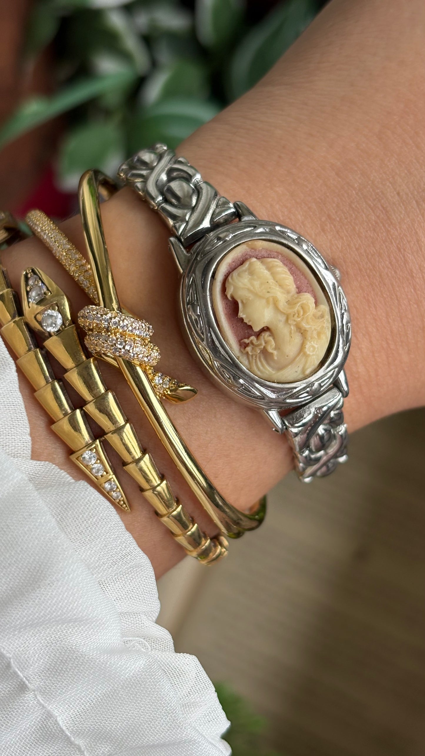 Extremely Rare Vintage Marba Cameo Peekaboo Watch in Silver Tone
