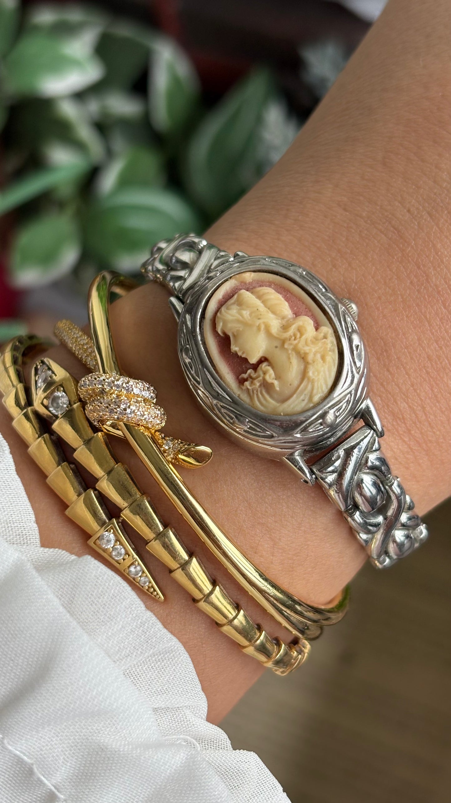 Extremely Rare Vintage Marba Cameo Peekaboo Watch in Silver Tone