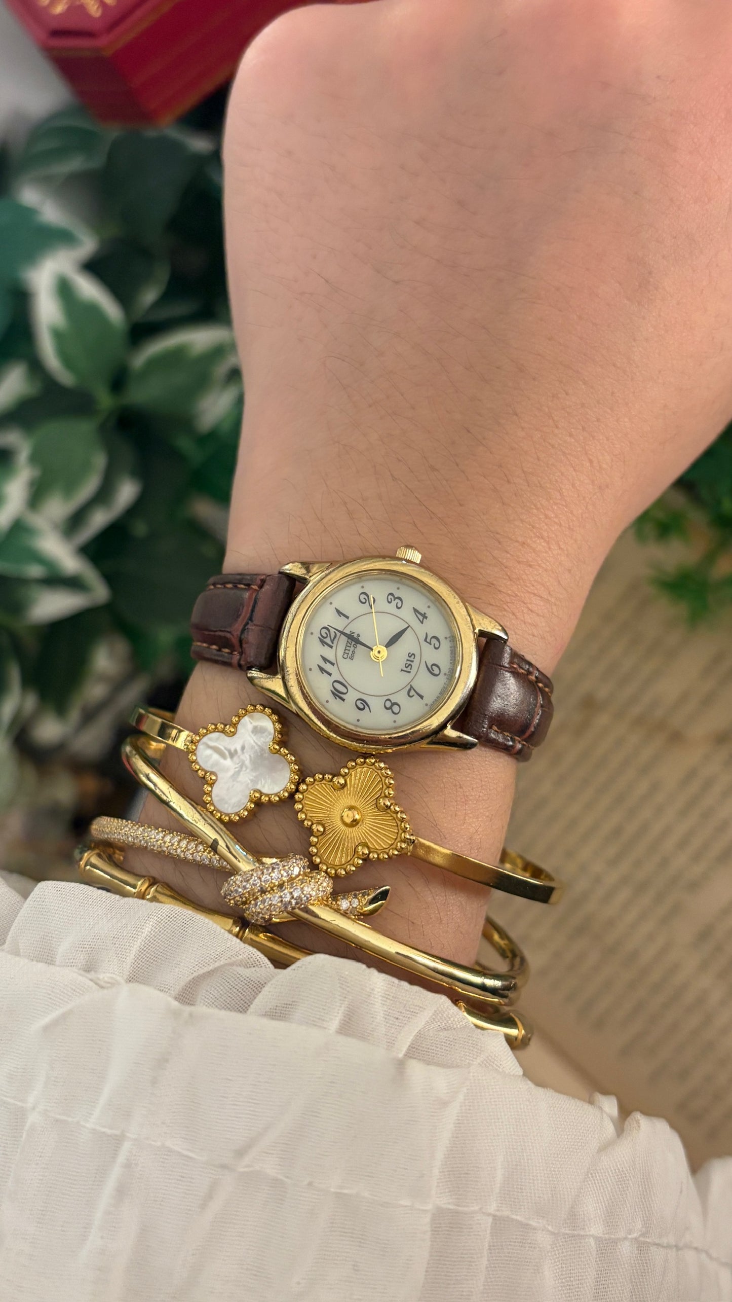 Rare Vintage Citizen Eco-drive Isis Watch in Gold Tone Brown Leather Quartz