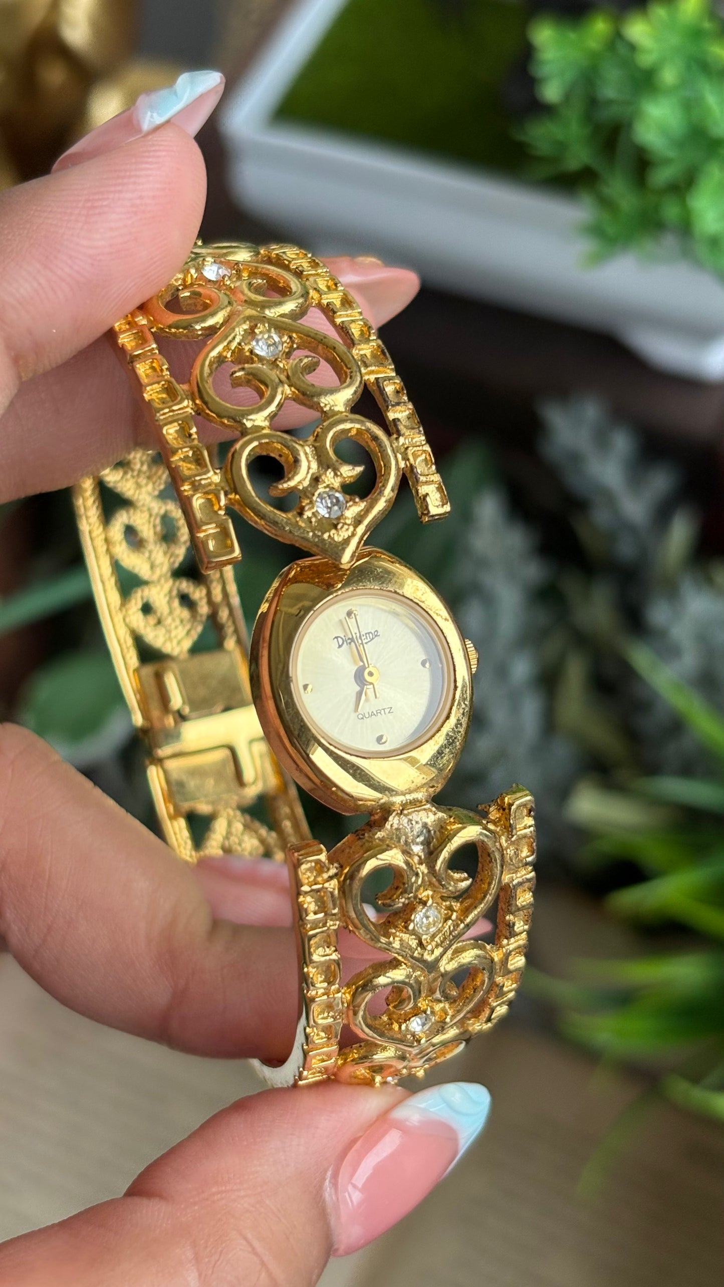 Extremely Rare Vintage Aphrodite’s Peekaboo Watch in Gold Tone Heart Details Greek Style