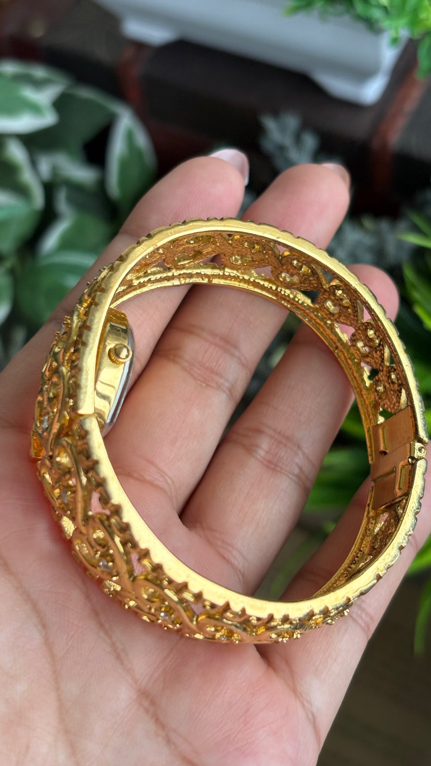 Extremely Rare Vintage Aphrodite’s Peekaboo Watch in Gold Tone Heart Details Greek Style