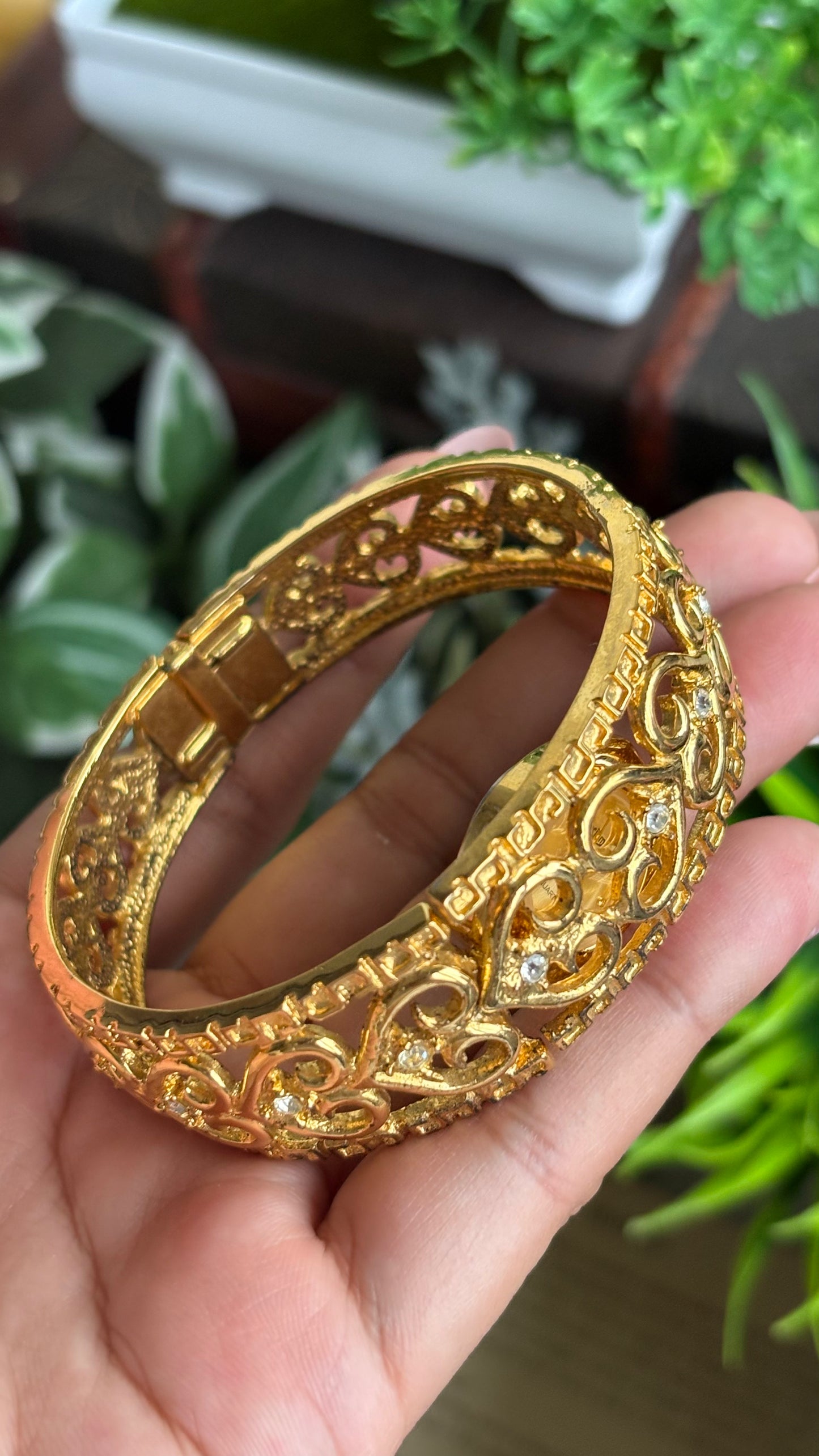 Extremely Rare Vintage Aphrodite’s Peekaboo Watch in Gold Tone Heart Details Greek Style