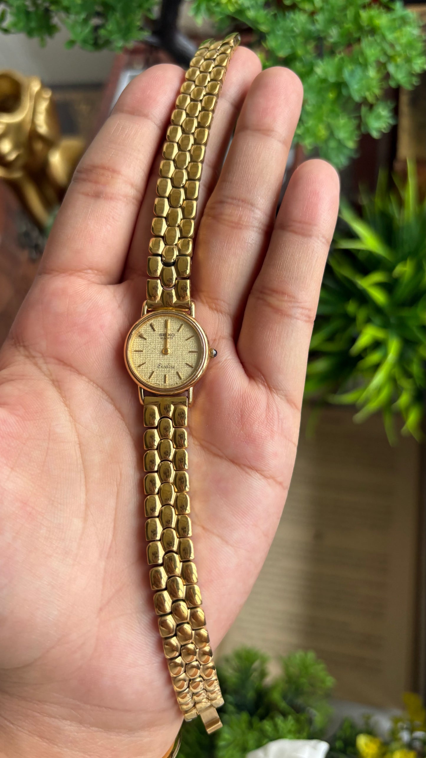 Vintage Dainty Seiko Exceline Watch in Gold Tone Rare Dial