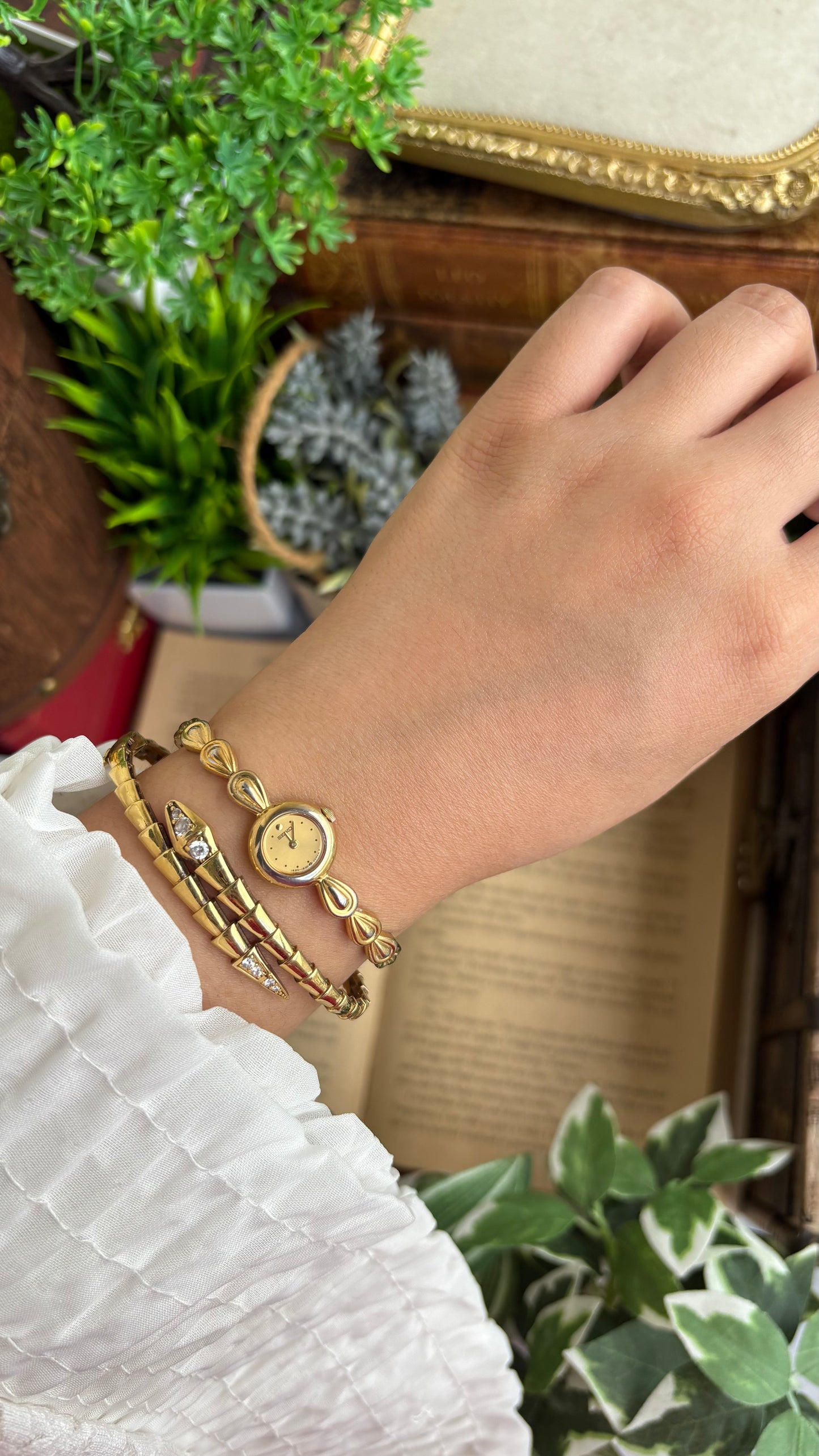 Extremely Rare and Dainty Vintage Seiko Watch in Gold Tone Teardrop Bracelet