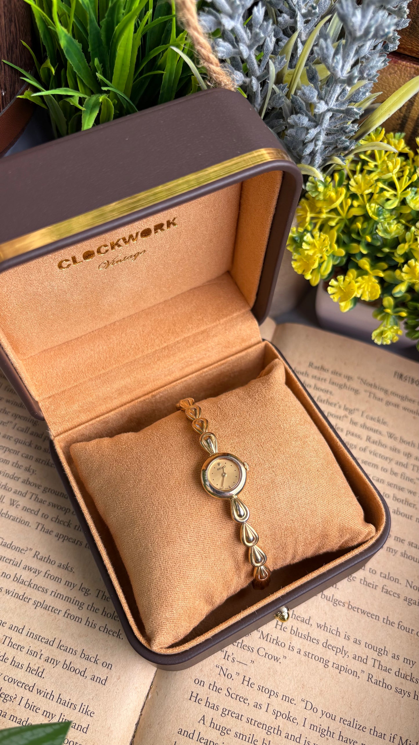 Extremely Rare and Dainty Vintage Seiko Watch in Gold Tone Teardrop Bracelet