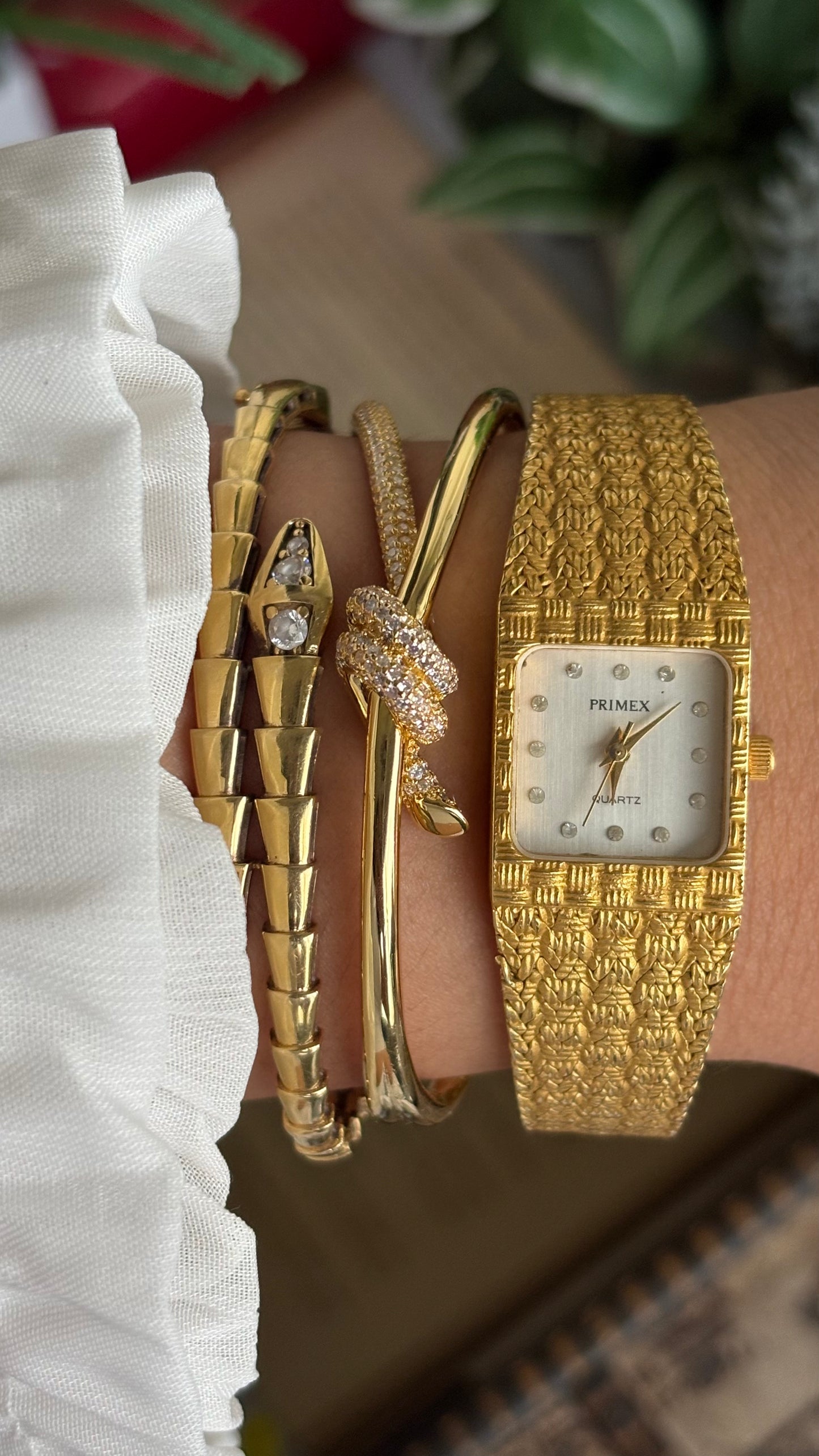 Vintage Primex Women’s Dress Watch in Gold Tone Beautiful Straps