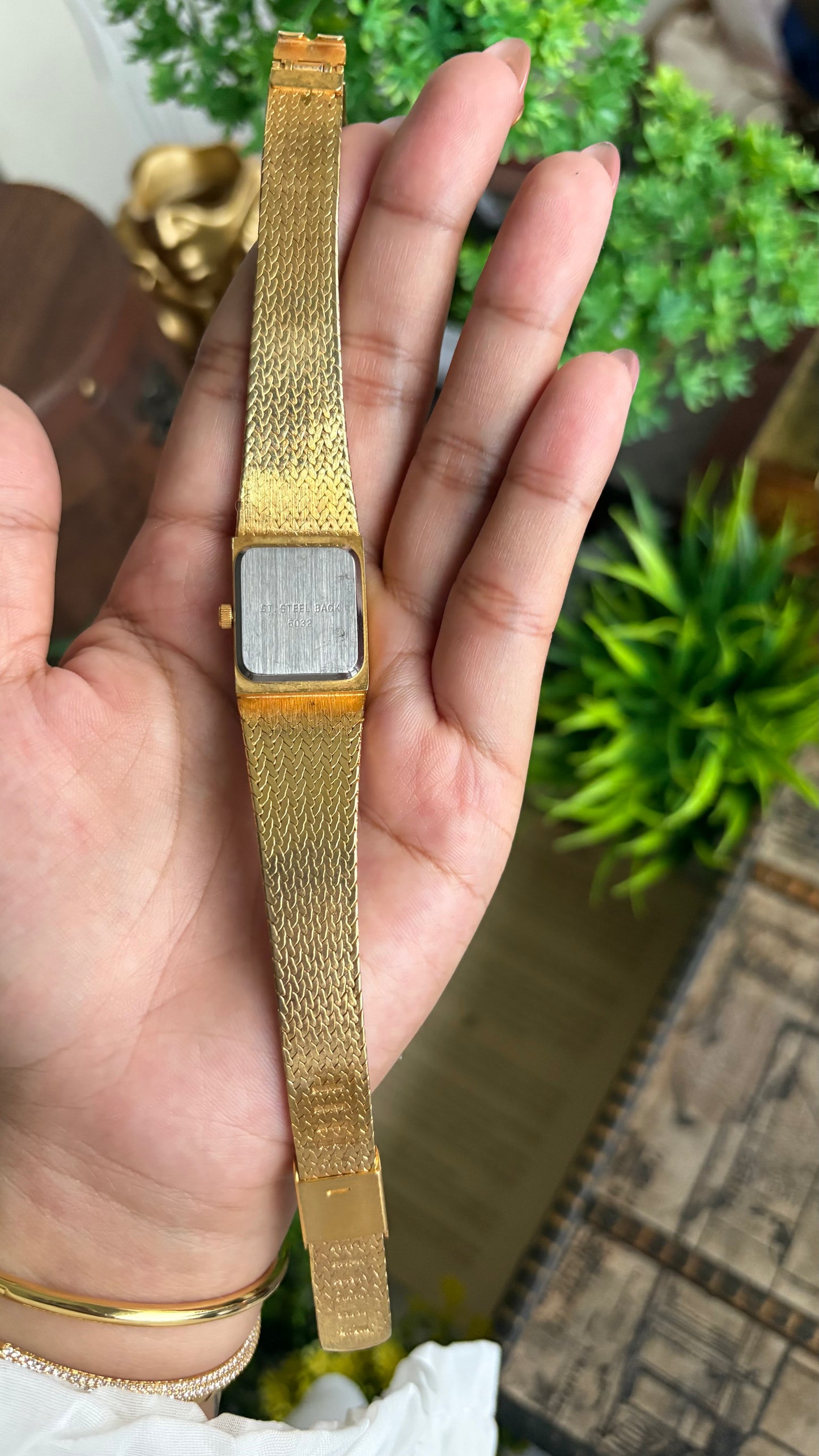 Vintage Primex Women’s Dress Watch in Gold Tone Beautiful Straps